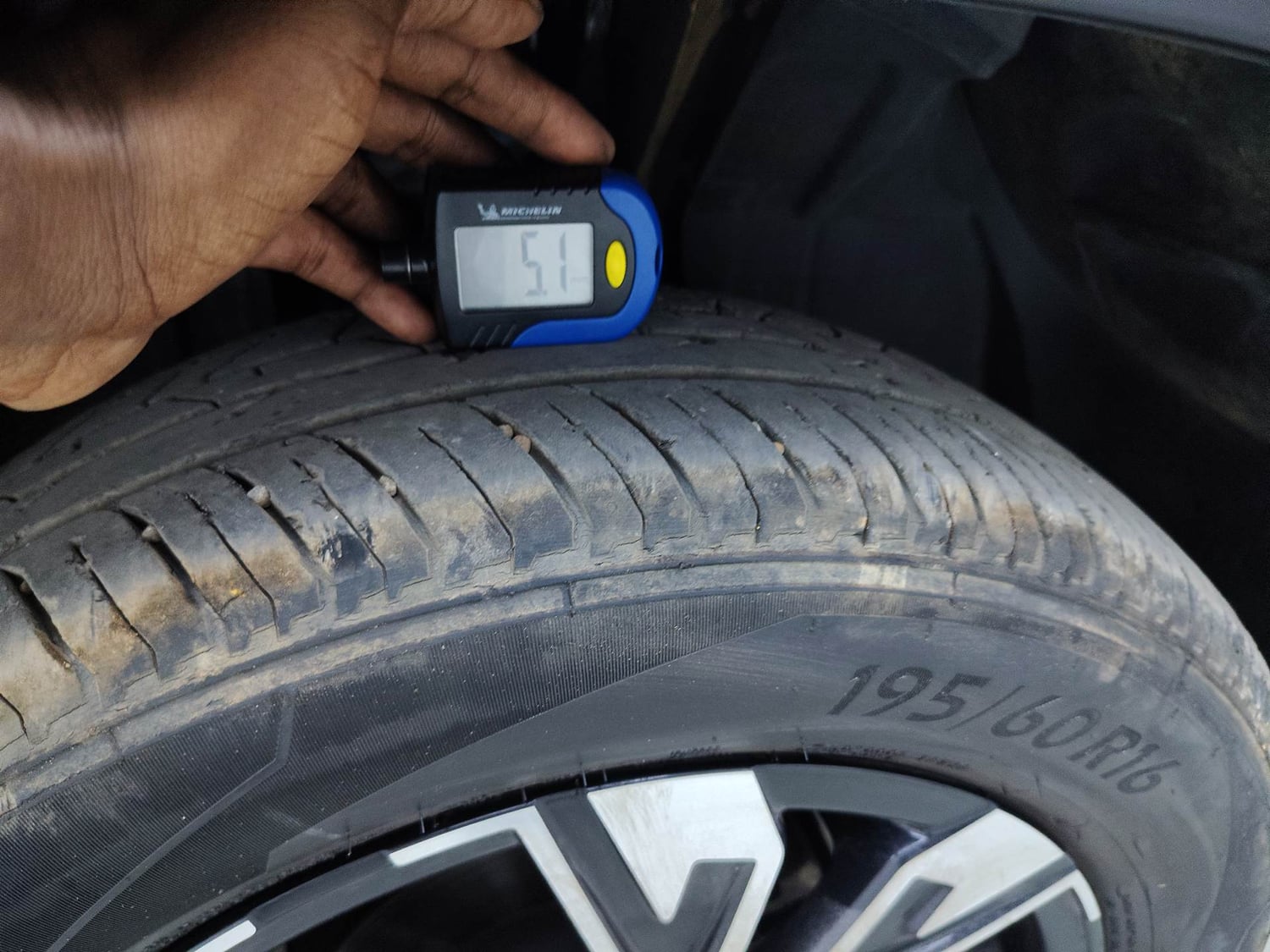 Used 2023 Renault Kiger RXT (O) MT Petrol Manual tyres RIGHT FRONT TYRE TREAD VIEW