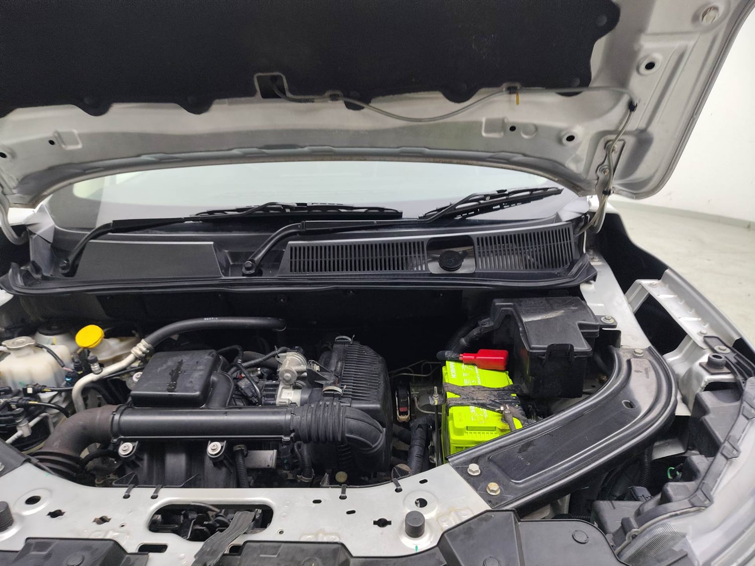 Used 2023 Renault Kiger RXT (O) MT Petrol Manual engine ENGINE LEFT SIDE VIEW