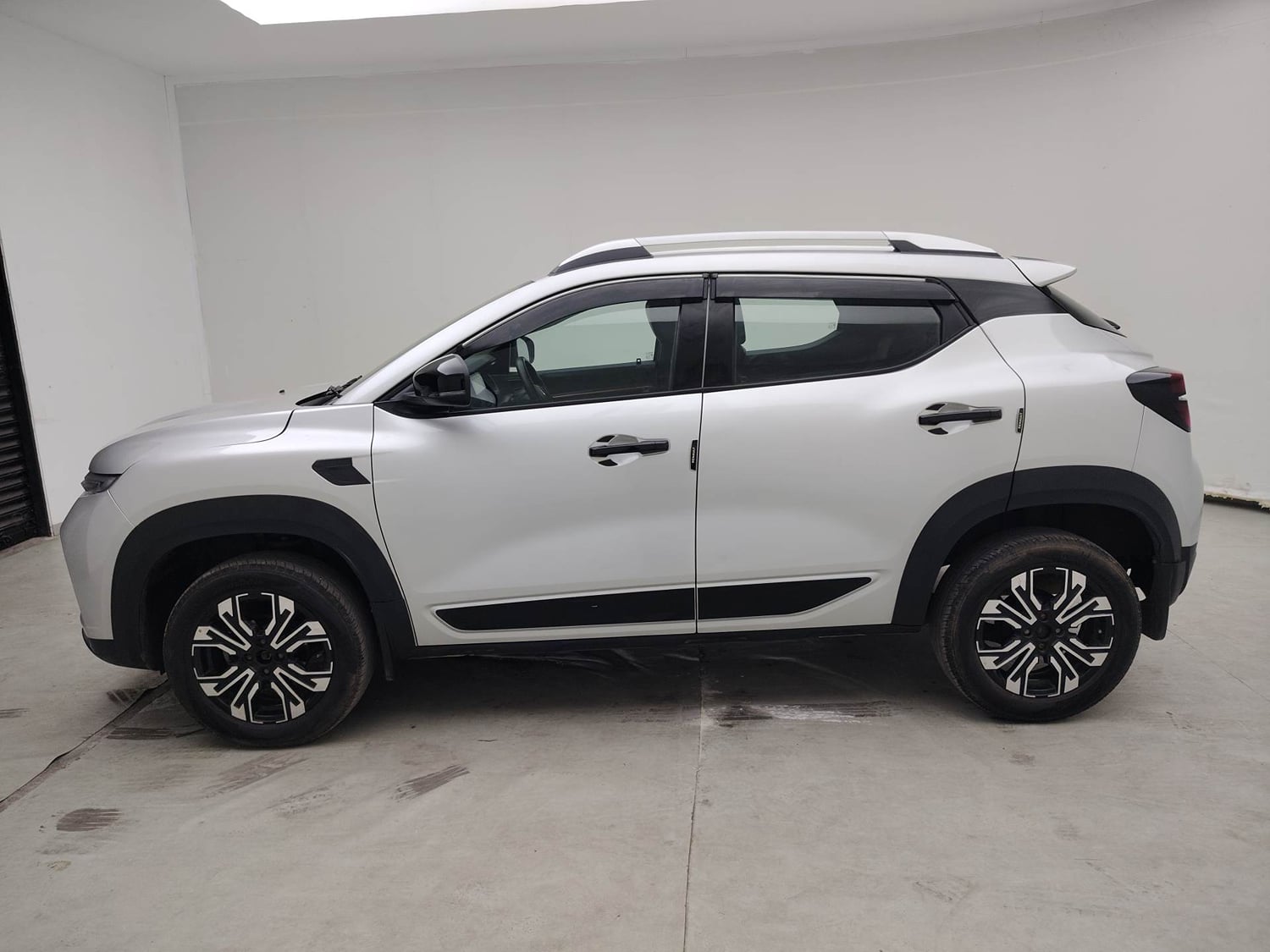 Used 2023 Renault Kiger RXT (O) MT Petrol Manual exterior LEFT SIDE VIEW