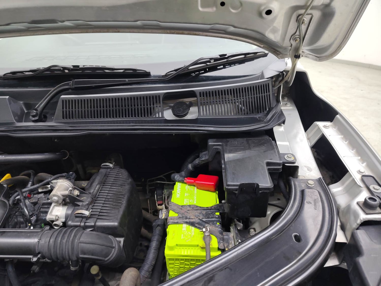 Used 2023 Renault Kiger RXT (O) MT Petrol Manual engine ENGINE LEFT SIDE HINGE & APRON VIEW
