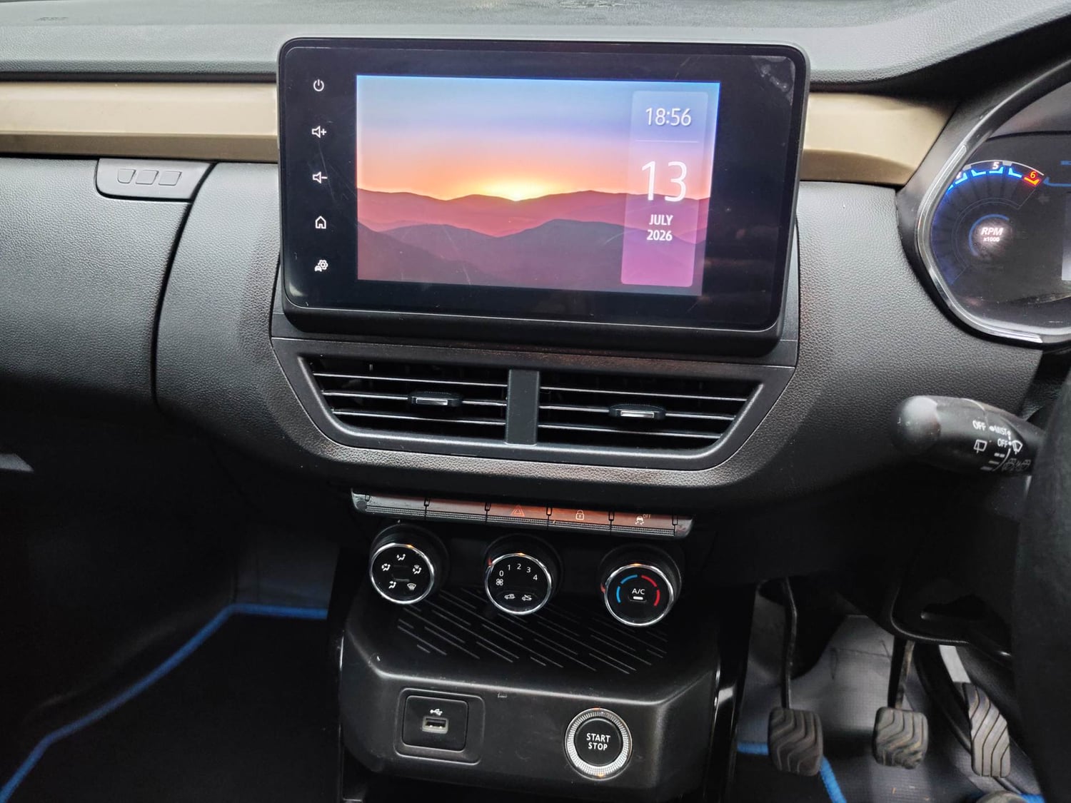 Used 2023 Renault Kiger RXT (O) MT Petrol Manual interior MUSIC SYSTEM & AC CONTROL VIEW