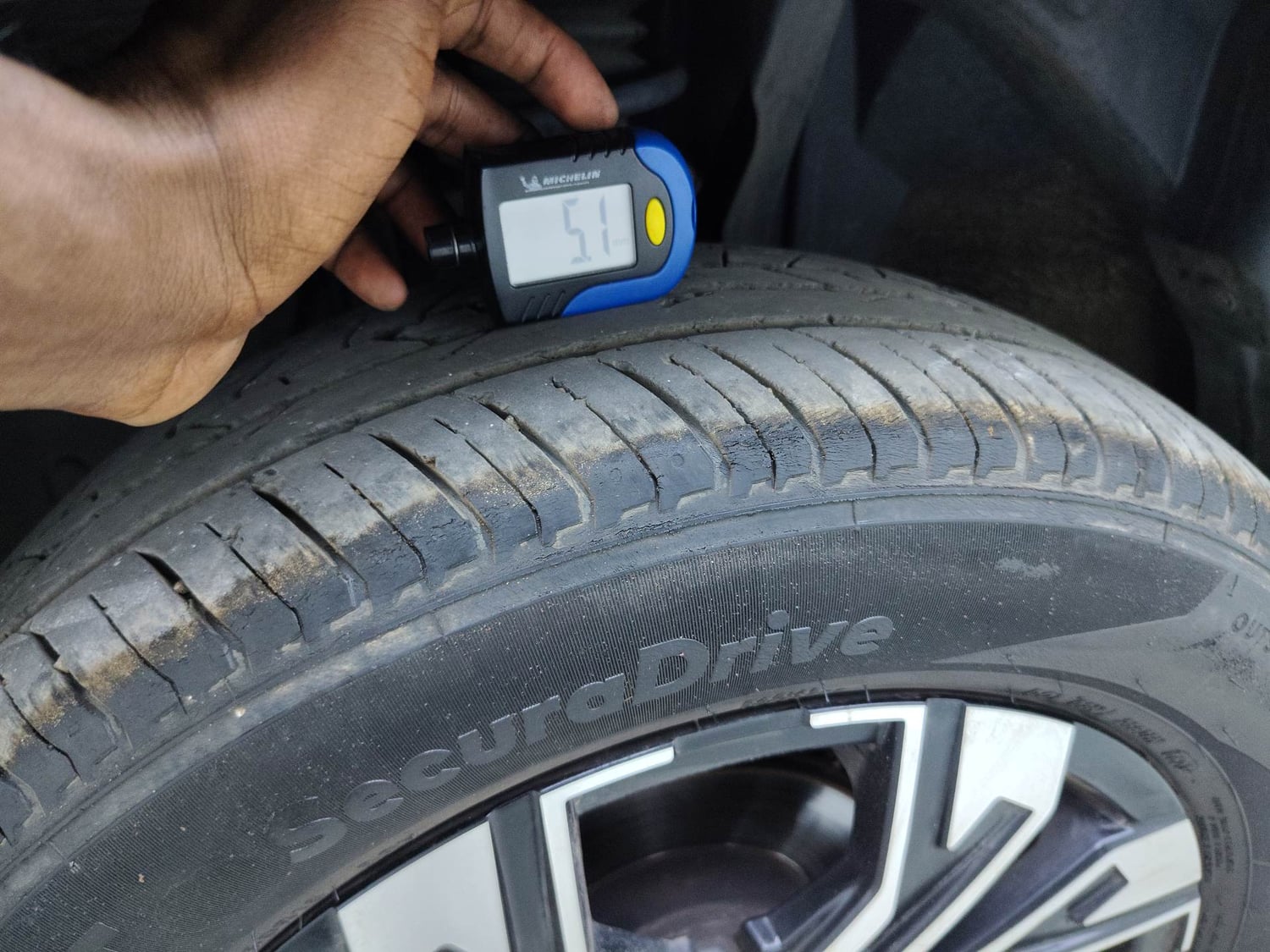 Used 2023 Renault Kiger RXT (O) MT Petrol Manual tyres LEFT FRONT TYRE TREAD VIEW