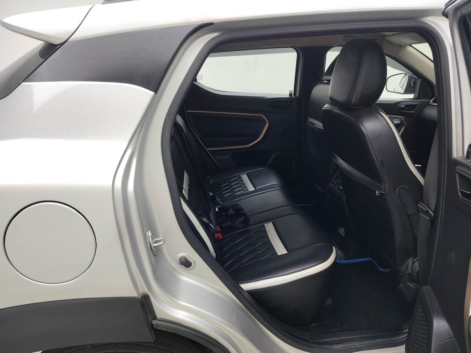 Used 2023 Renault Kiger RXT (O) MT Petrol Manual interior RIGHT SIDE REAR DOOR CABIN VIEW