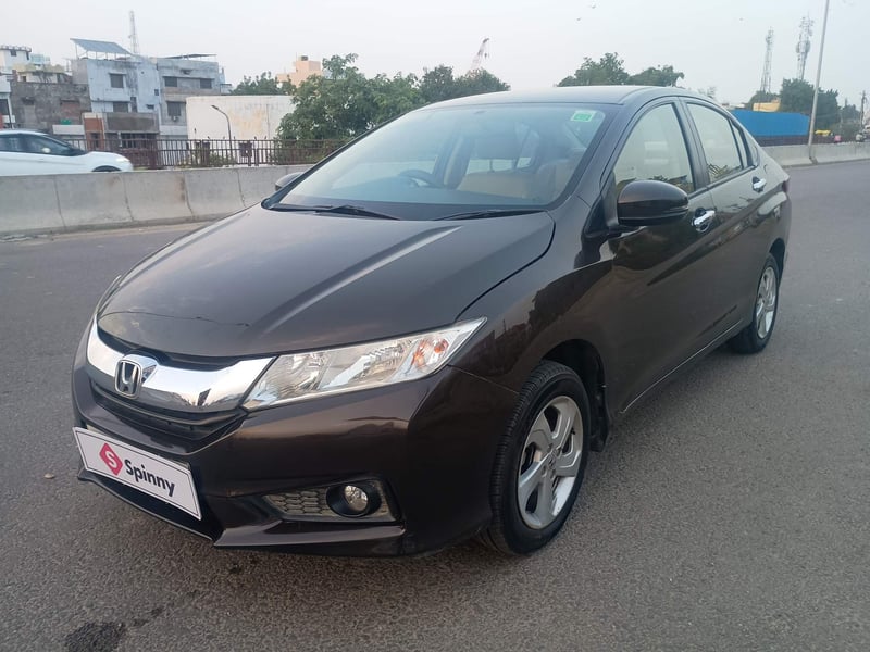 Used 2016 Honda City V Petrol Manual exterior LEFT FRONT CORNER VIEW