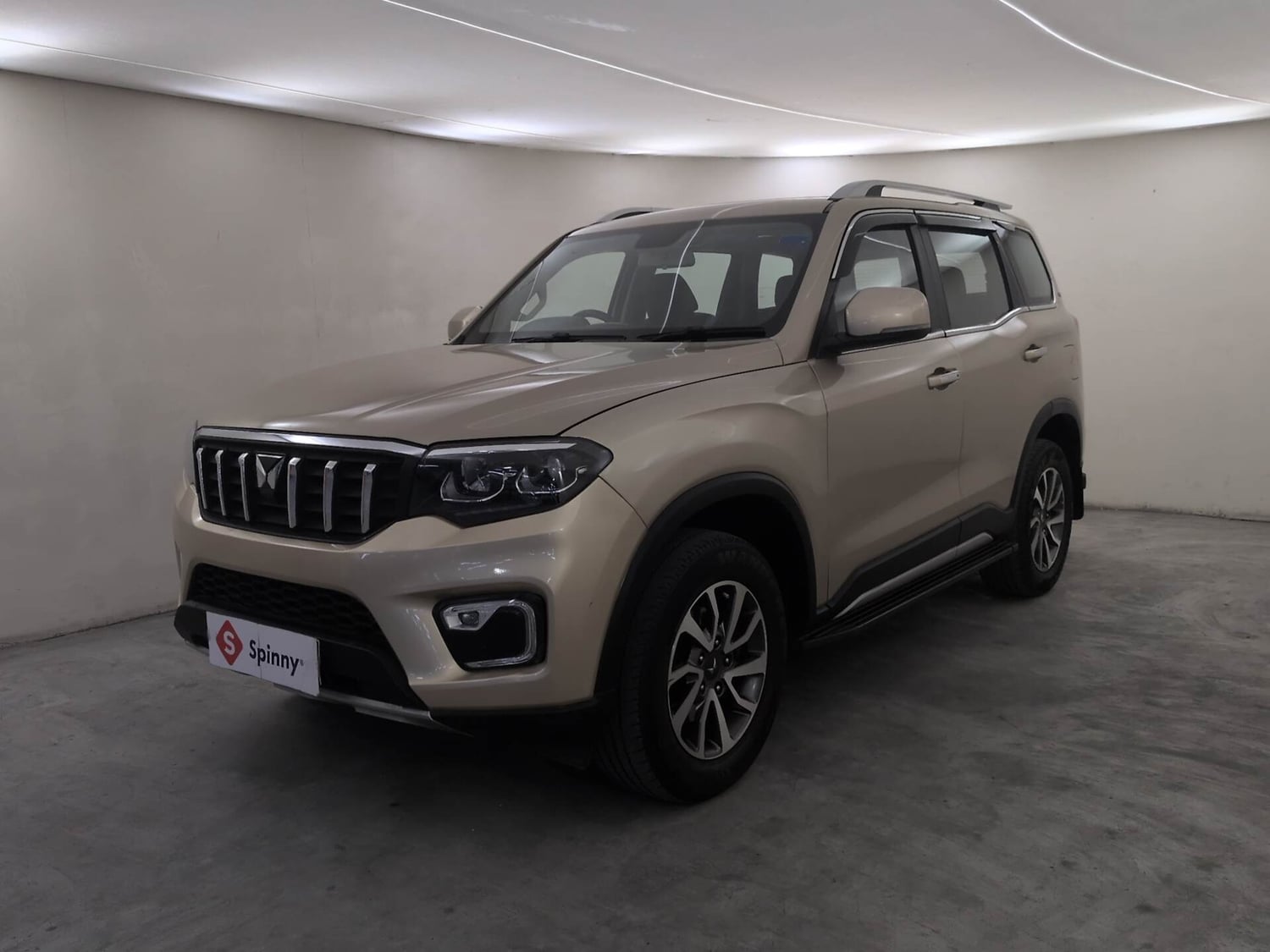 Used 2022 Mahindra Scorpio N Z8 L Petrol AT 7 STR Petrol Automatic exterior LEFT FRONT CORNER VIEW