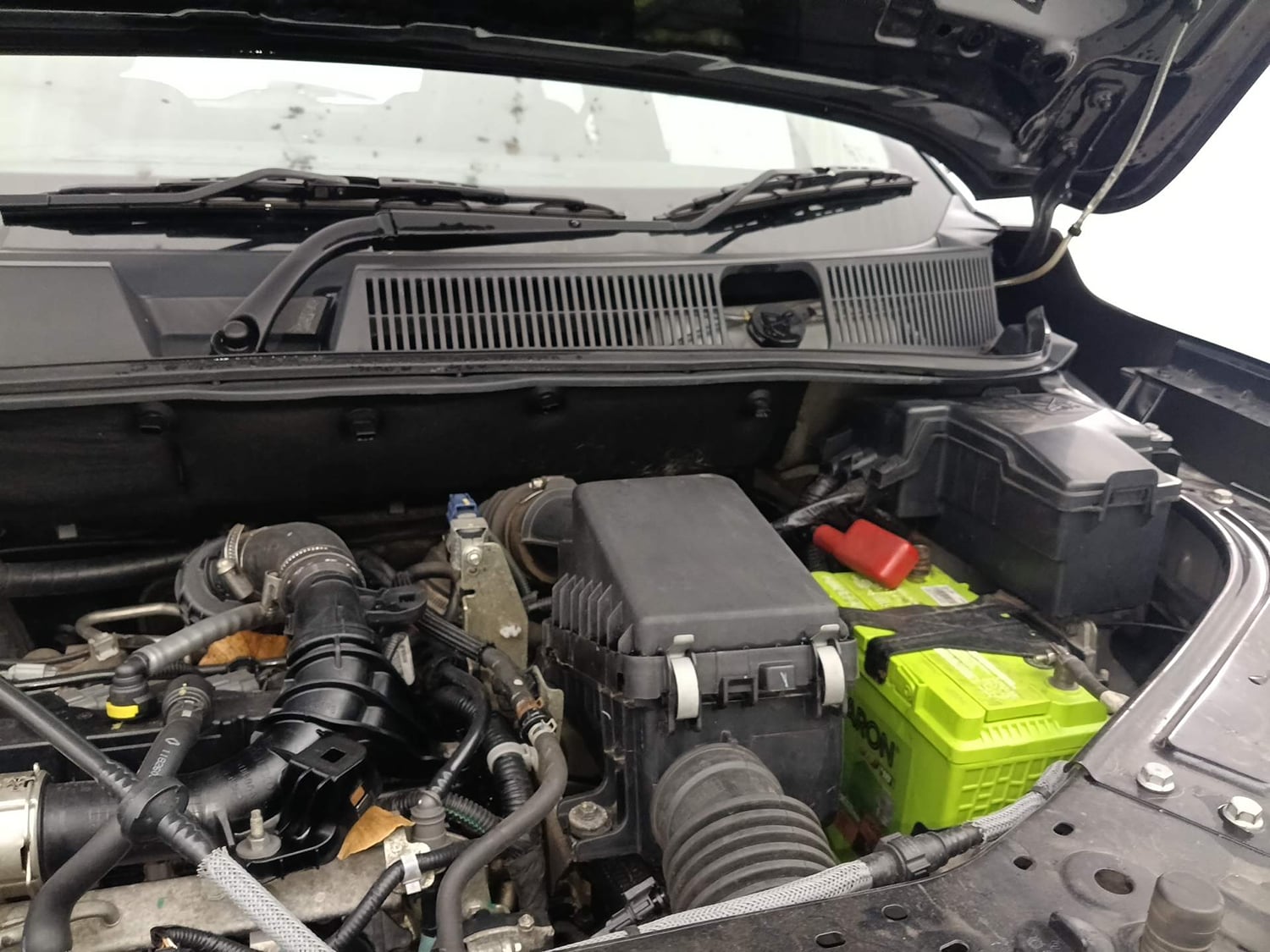 Used 2024 Renault Kiger RXZ Turbo CVT Petrol Automatic engine ENGINE LEFT SIDE HINGE & APRON VIEW