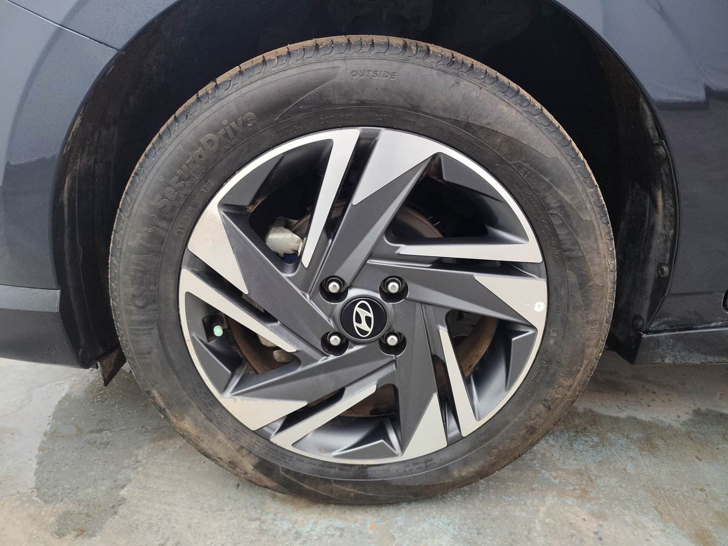 Used 2023 Hyundai New i20 Asta (O) 1.0 Turbo DCT Petrol Automatic tyres LEFT FRONT TYRE RIM VIEW
