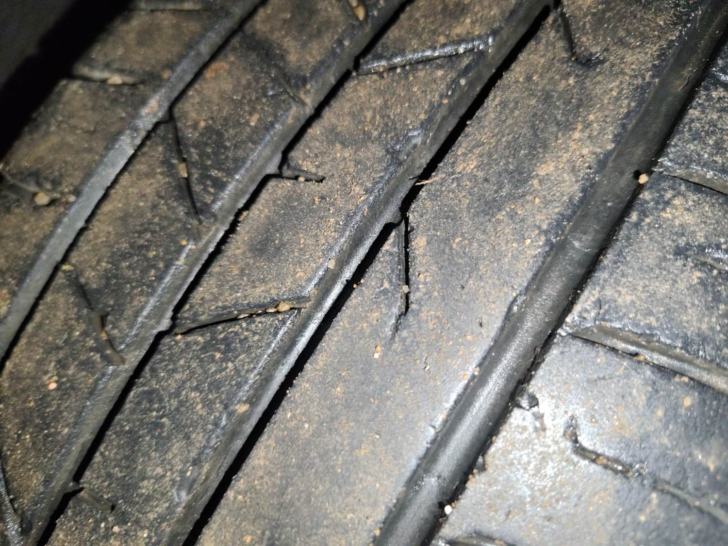 Used 2023 Hyundai New i20 Asta (O) 1.0 Turbo DCT Petrol Automatic tyres RIGHT REAR TYRE TREAD VIEW