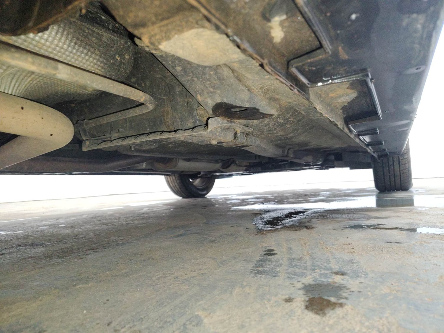 Used 2023 Hyundai New i20 Asta (O) 1.0 Turbo DCT Petrol Automatic extra REAR RIGHT UNDERBODY VIEW