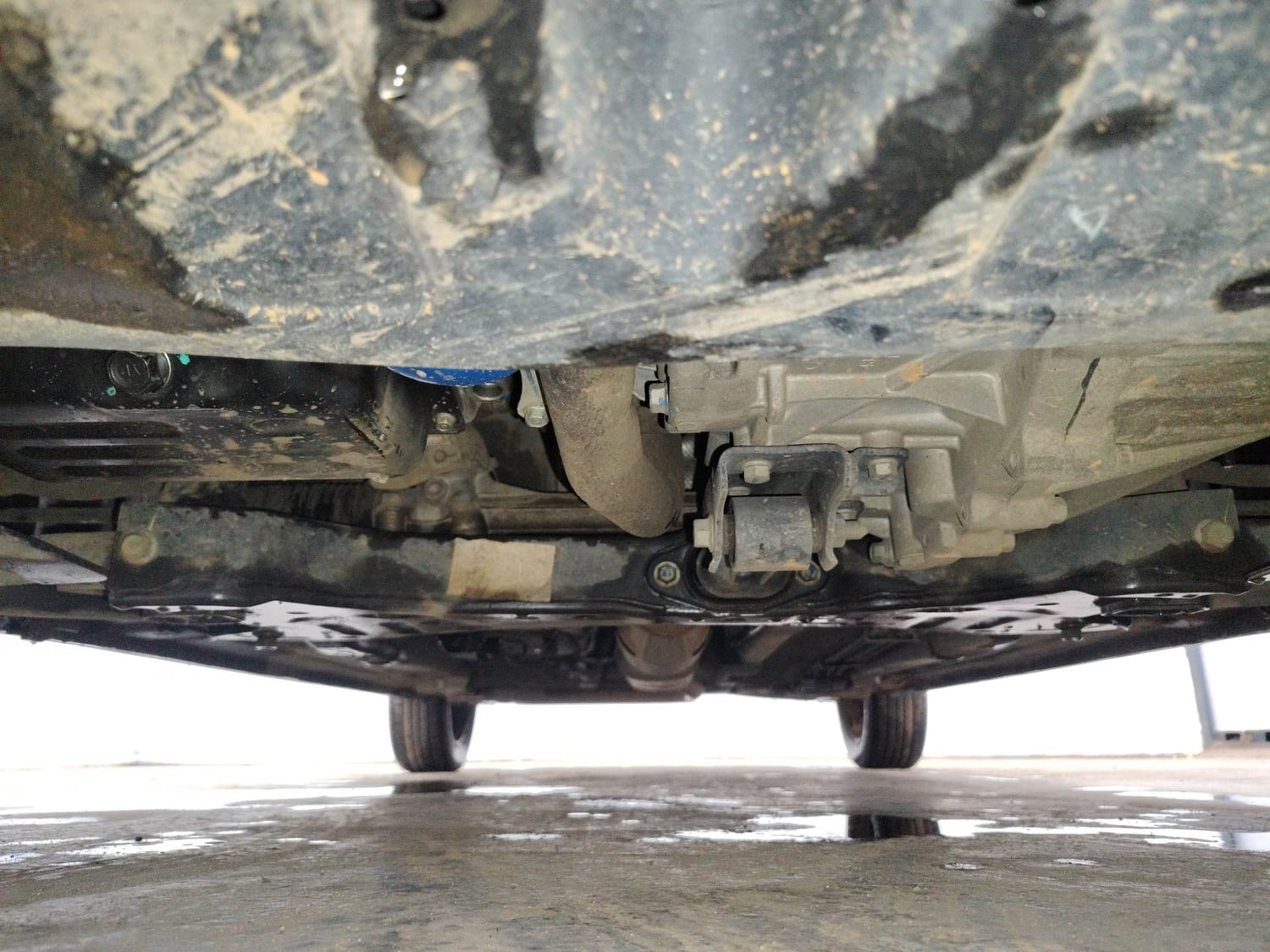 Used 2023 Hyundai New i20 Asta (O) 1.0 Turbo DCT Petrol Automatic extra FRONT LEFT UNDERBODY VIEW