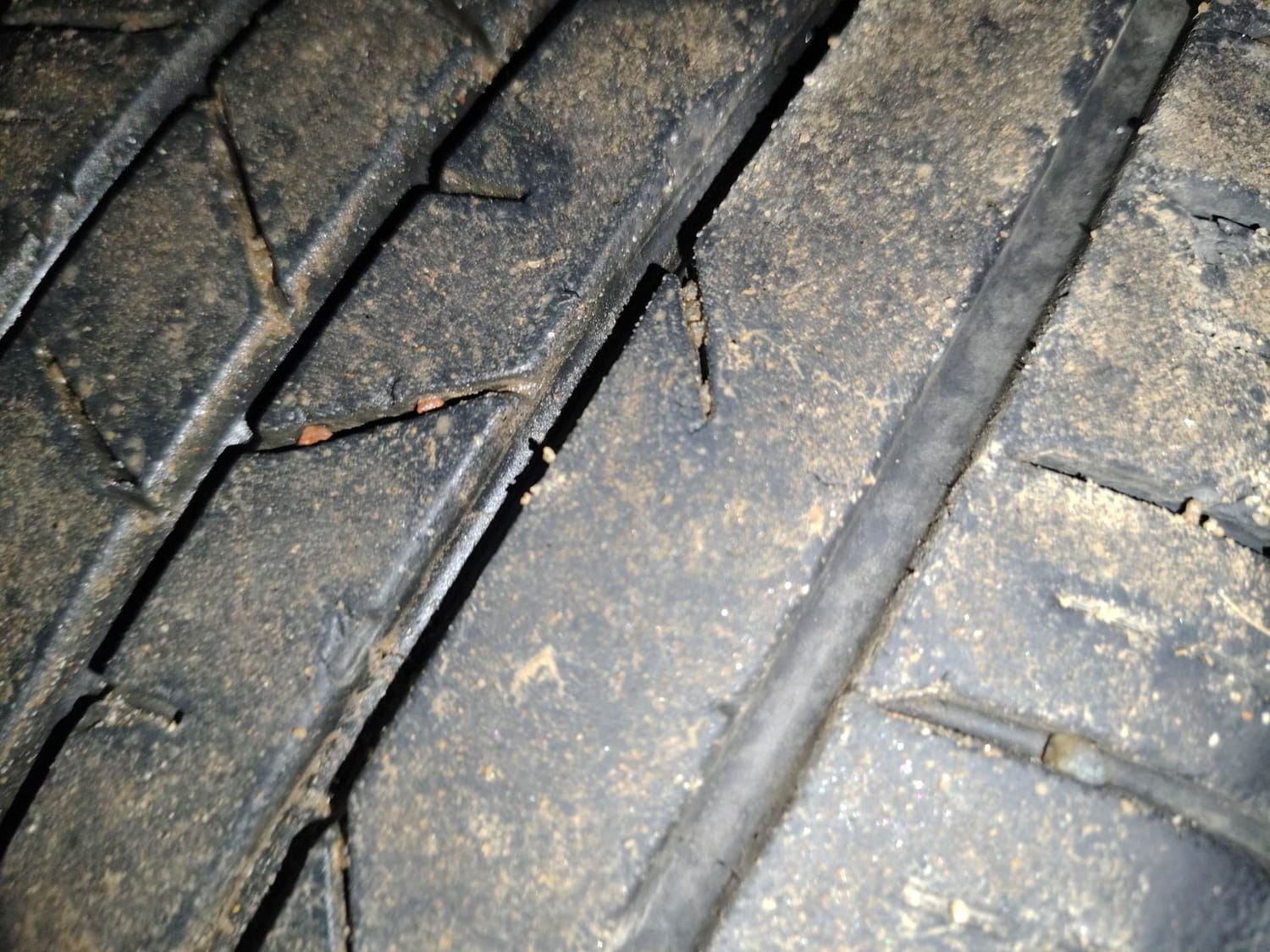 Used 2023 Hyundai New i20 Asta (O) 1.0 Turbo DCT Petrol Automatic tyres LEFT REAR TYRE TREAD VIEW