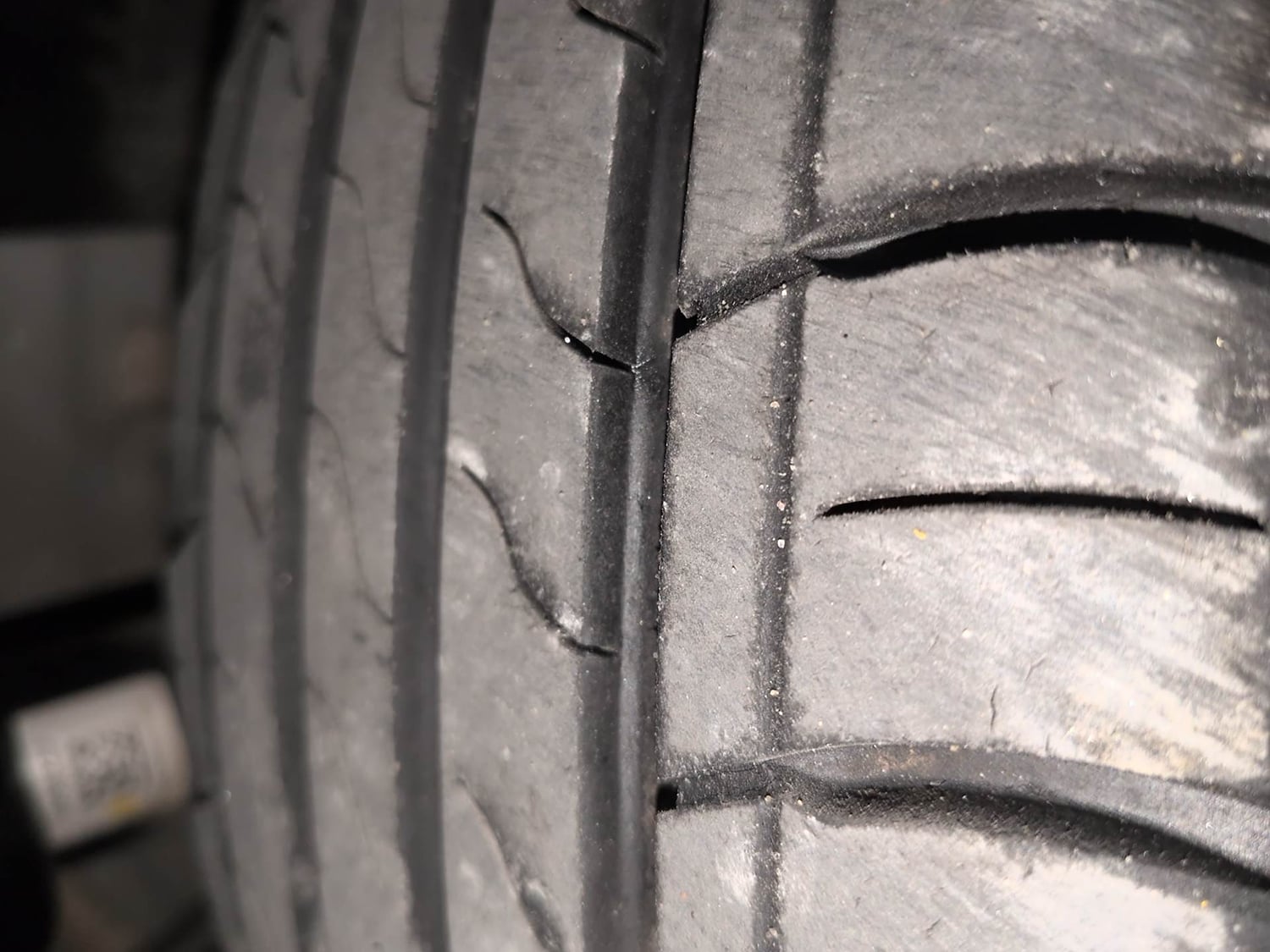 Used 2024 Skoda Kushaq Ambition 1.0L TSI MT Petrol Manual tyres RIGHT FRONT TYRE TREAD VIEW