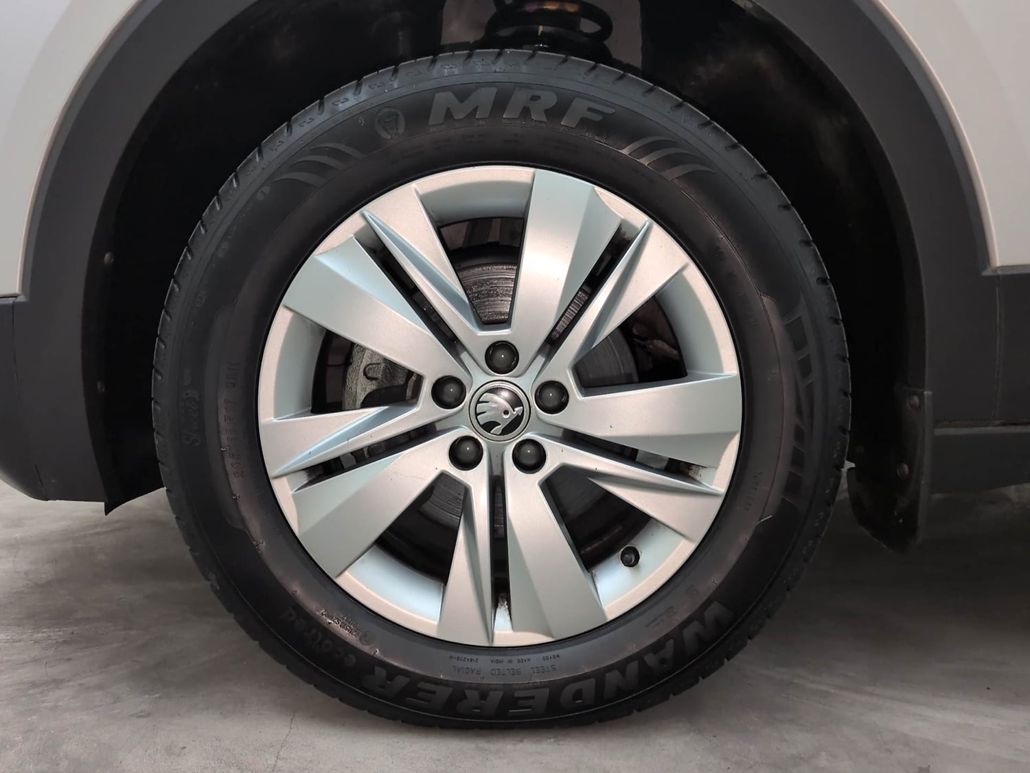 Used 2024 Skoda Kushaq Ambition 1.0L TSI MT Petrol Manual tyres LEFT FRONT TYRE RIM VIEW