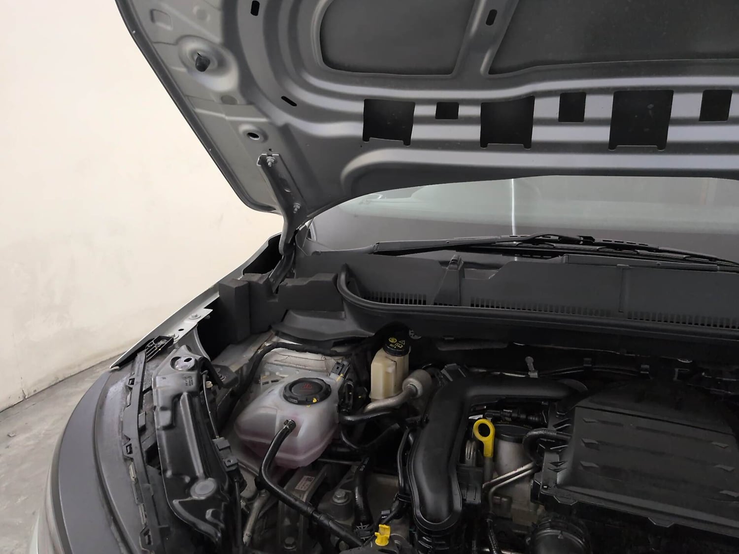 Used 2024 Skoda Kushaq Ambition 1.0L TSI MT Petrol Manual engine ENGINE RIGHT SIDE HINGE & APRON VIEW