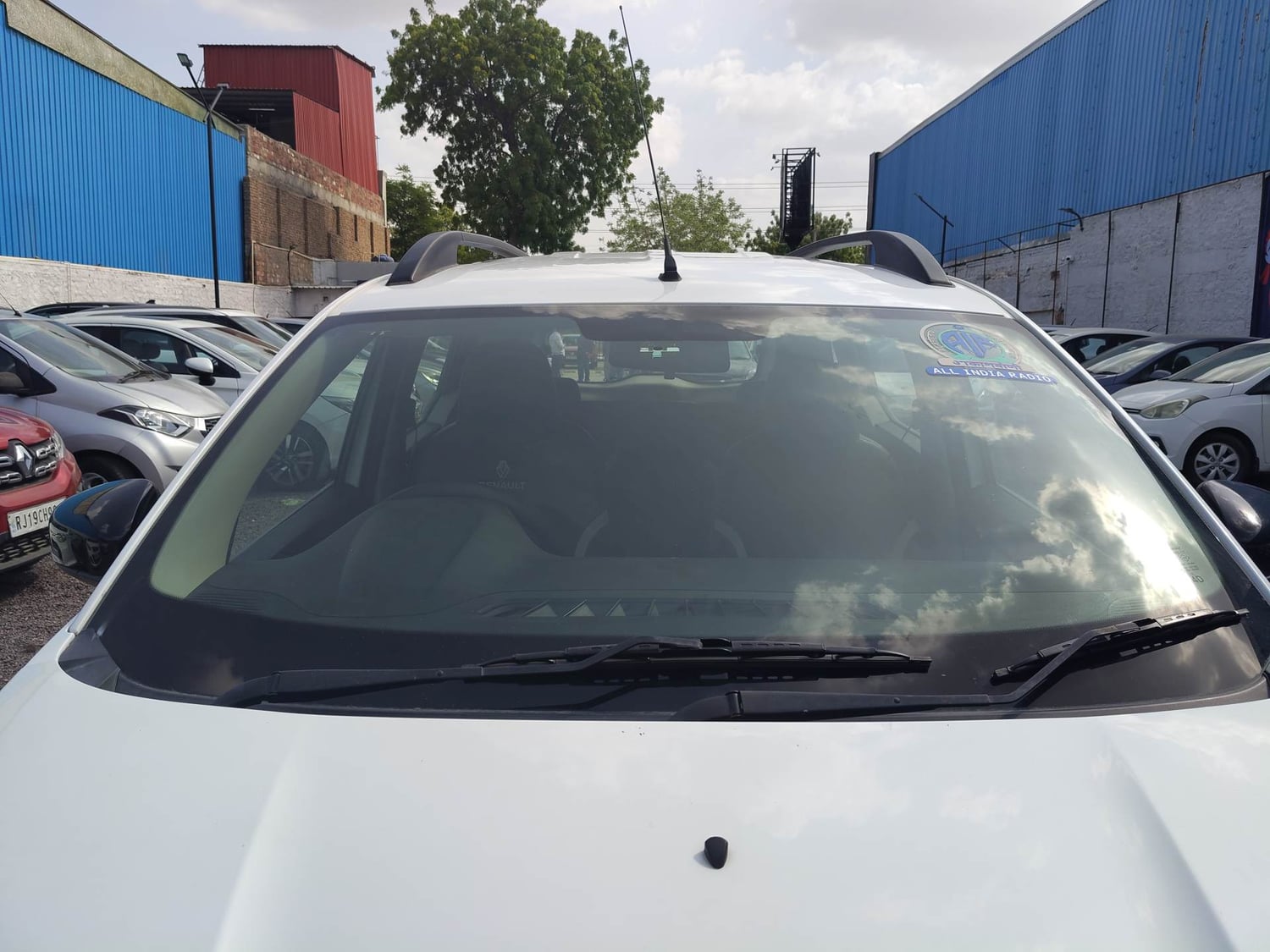 Used 2022 Renault Triber RXZ CNG (outside fitted) Cng Manual exterior FRONT WINDSHIELD VIEW