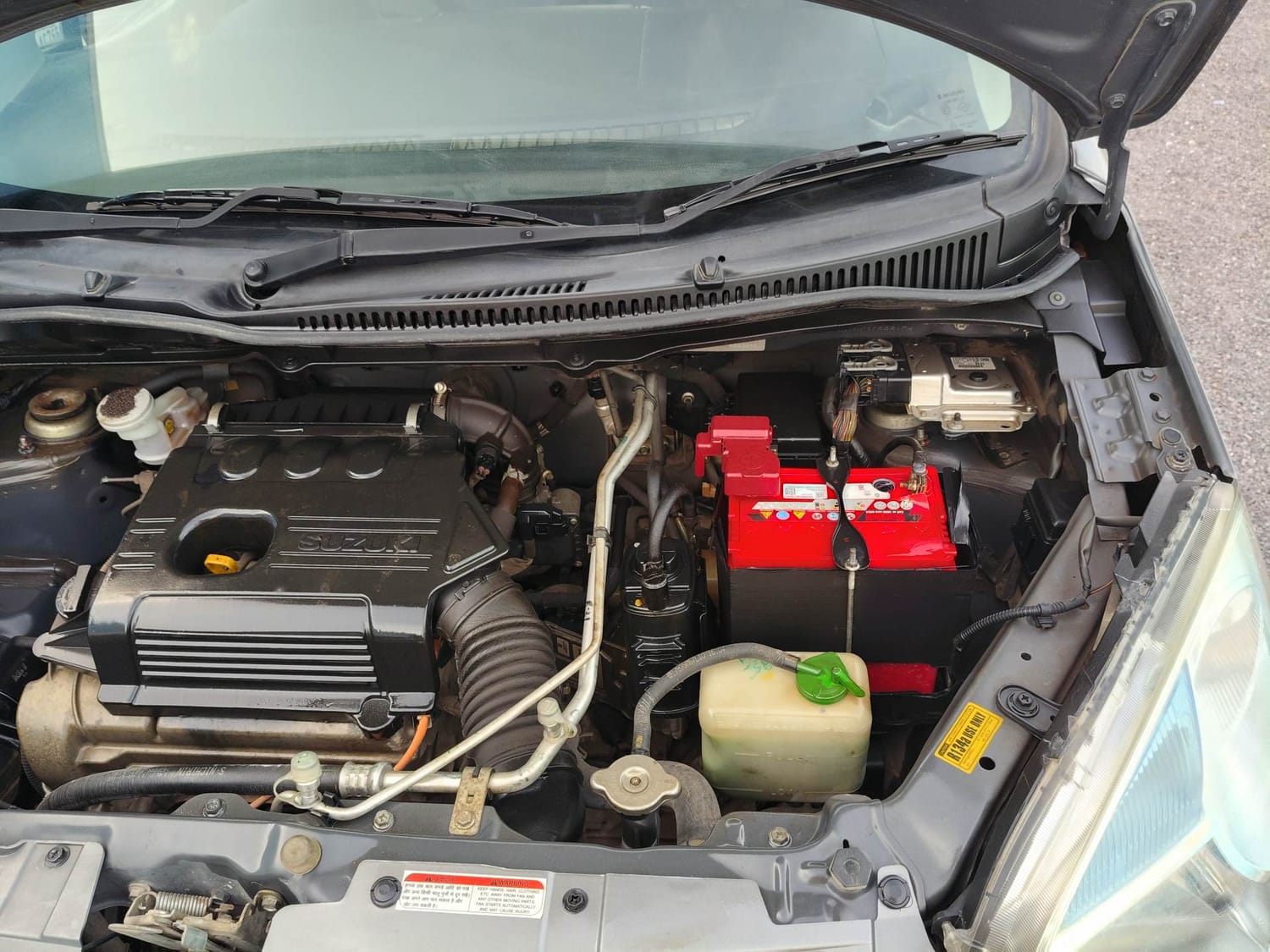 Used 2017 Maruti Suzuki Wagon R 1.0 VXI AMT Petrol Automatic engine ENGINE LEFT SIDE HINGE & APRON VIEW