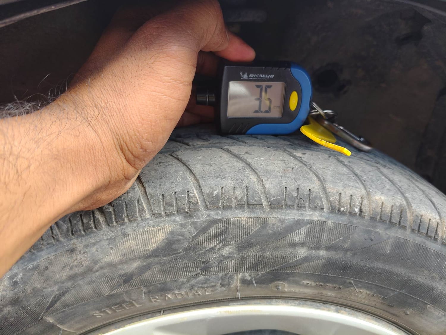 Used 2017 Maruti Suzuki Wagon R 1.0 VXI AMT Petrol Automatic tyres RIGHT FRONT TYRE TREAD VIEW