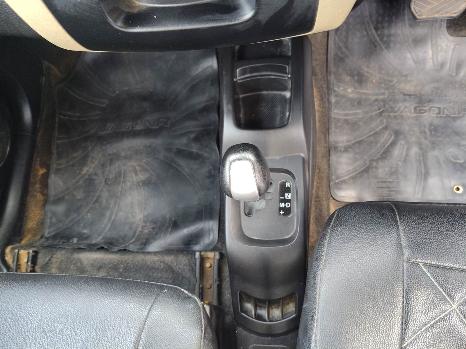 Used 2017 Maruti Suzuki Wagon R 1.0 VXI AMT Petrol Automatic interior GEAR  KNOB VIEW