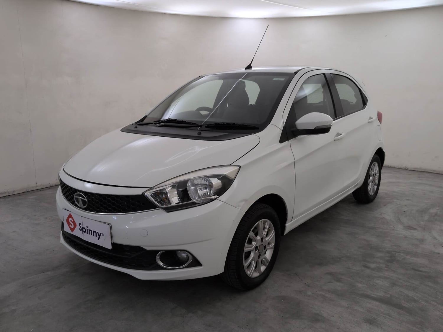 Used 2016 Tata Tiago Revotron XZ Petrol Manual exterior LEFT FRONT CORNER VIEW