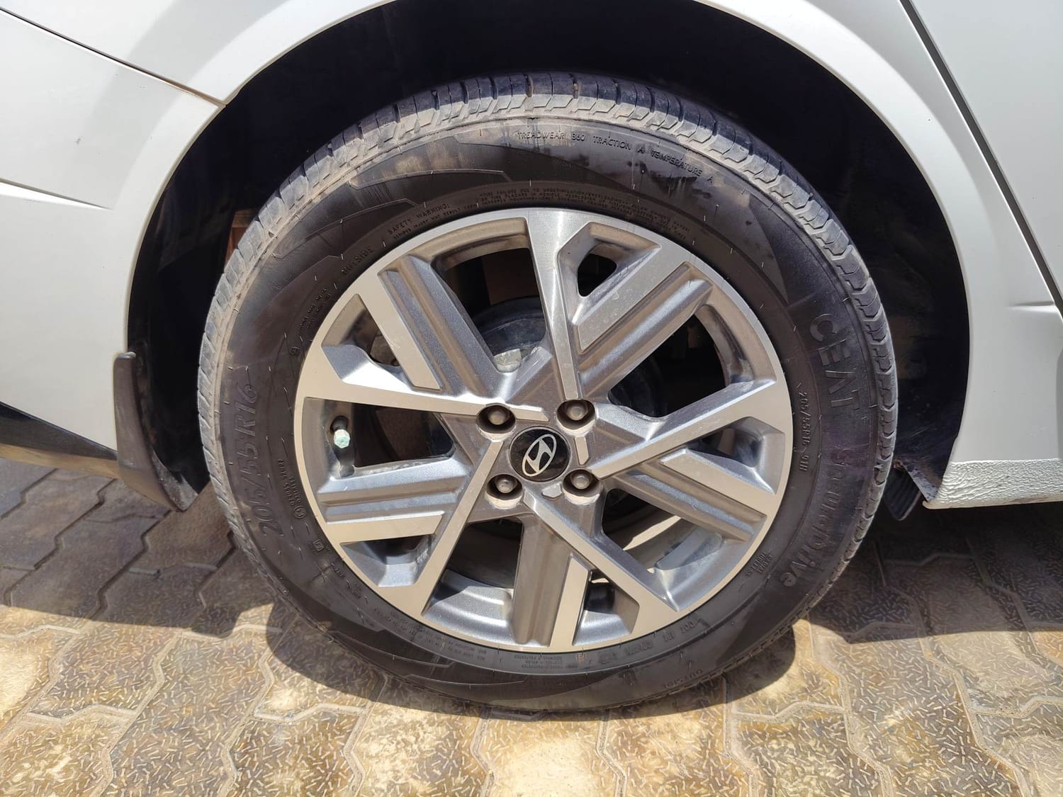 Used 2023 Hyundai Verna SX (O) 1.5 Petrol IVT Petrol Automatic tyres RIGHT REAR TYRE RIM VIEW