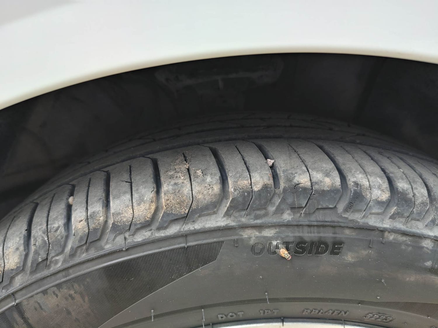 Used 2023 Hyundai Verna SX (O) 1.5 Petrol IVT Petrol Automatic tyres RIGHT FRONT TYRE TREAD VIEW