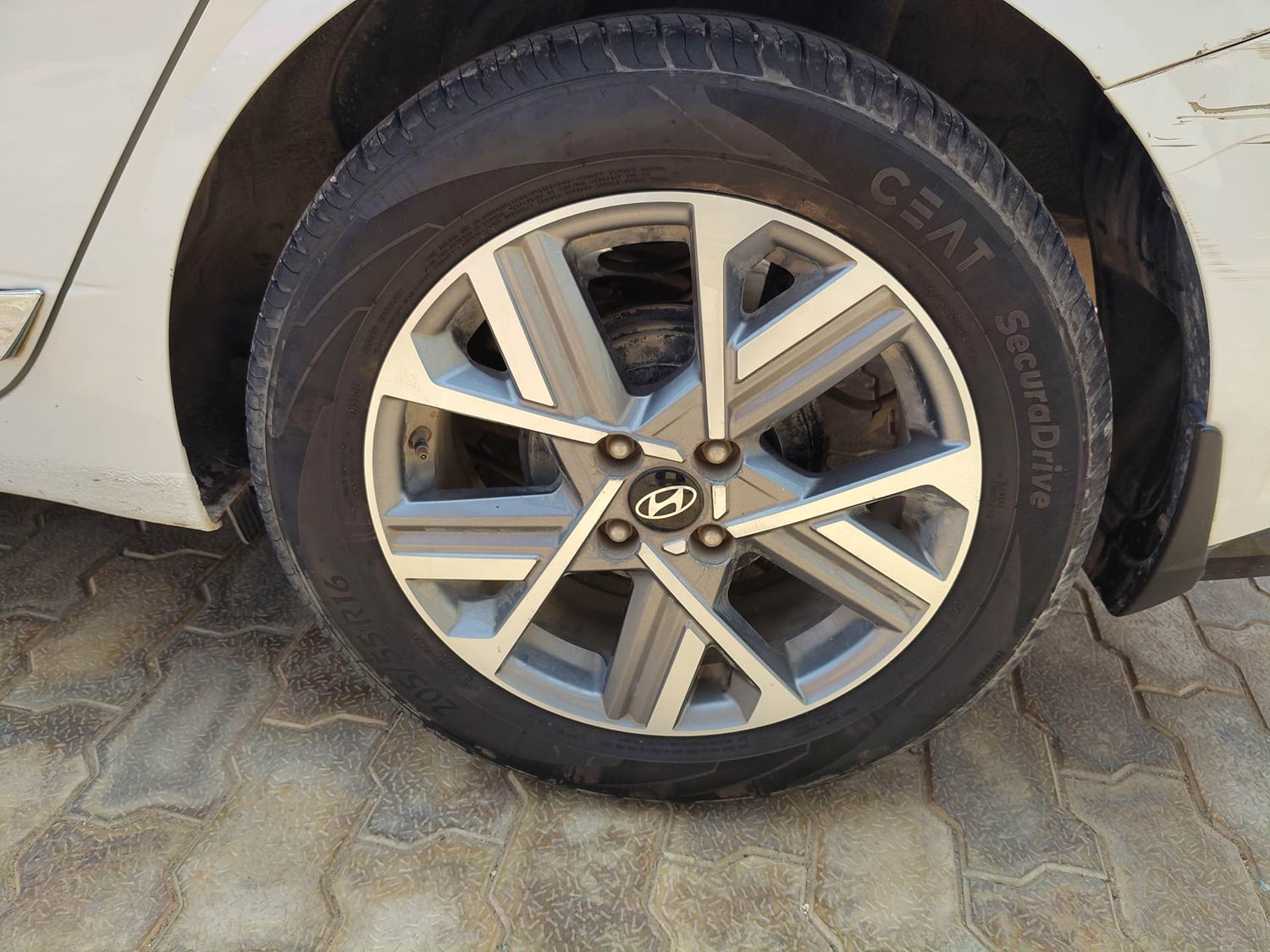 Used 2023 Hyundai Verna SX (O) 1.5 Petrol IVT Petrol Automatic tyres LEFT REAR TYRE RIM VIEW
