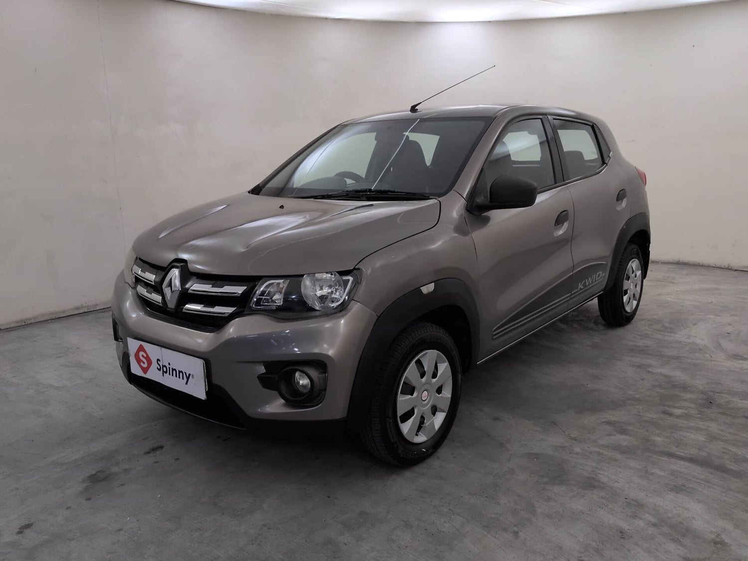 Used 2018 Renault Kwid 1.0 RXT AMT Opt Petrol Automatic exterior LEFT FRONT CORNER VIEW