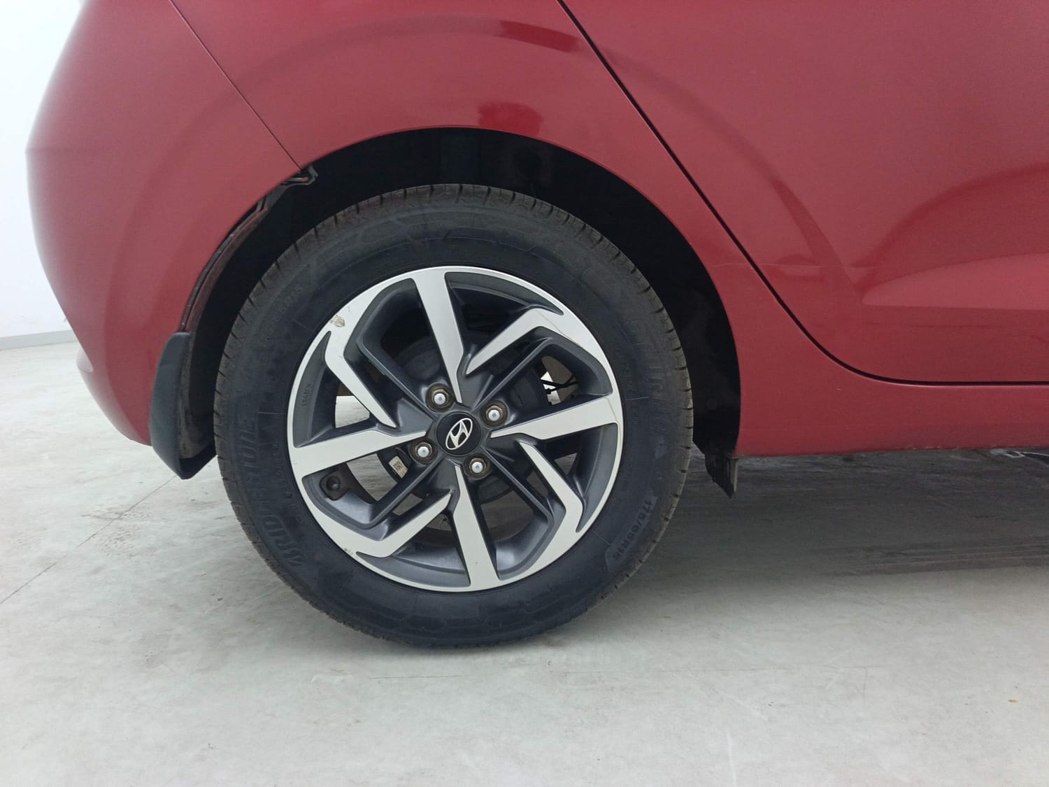 Used 2020 Hyundai Grand i10 Nios Asta U2 1.2 CRDi Diesel Manual tyres RIGHT REAR TYRE RIM VIEW