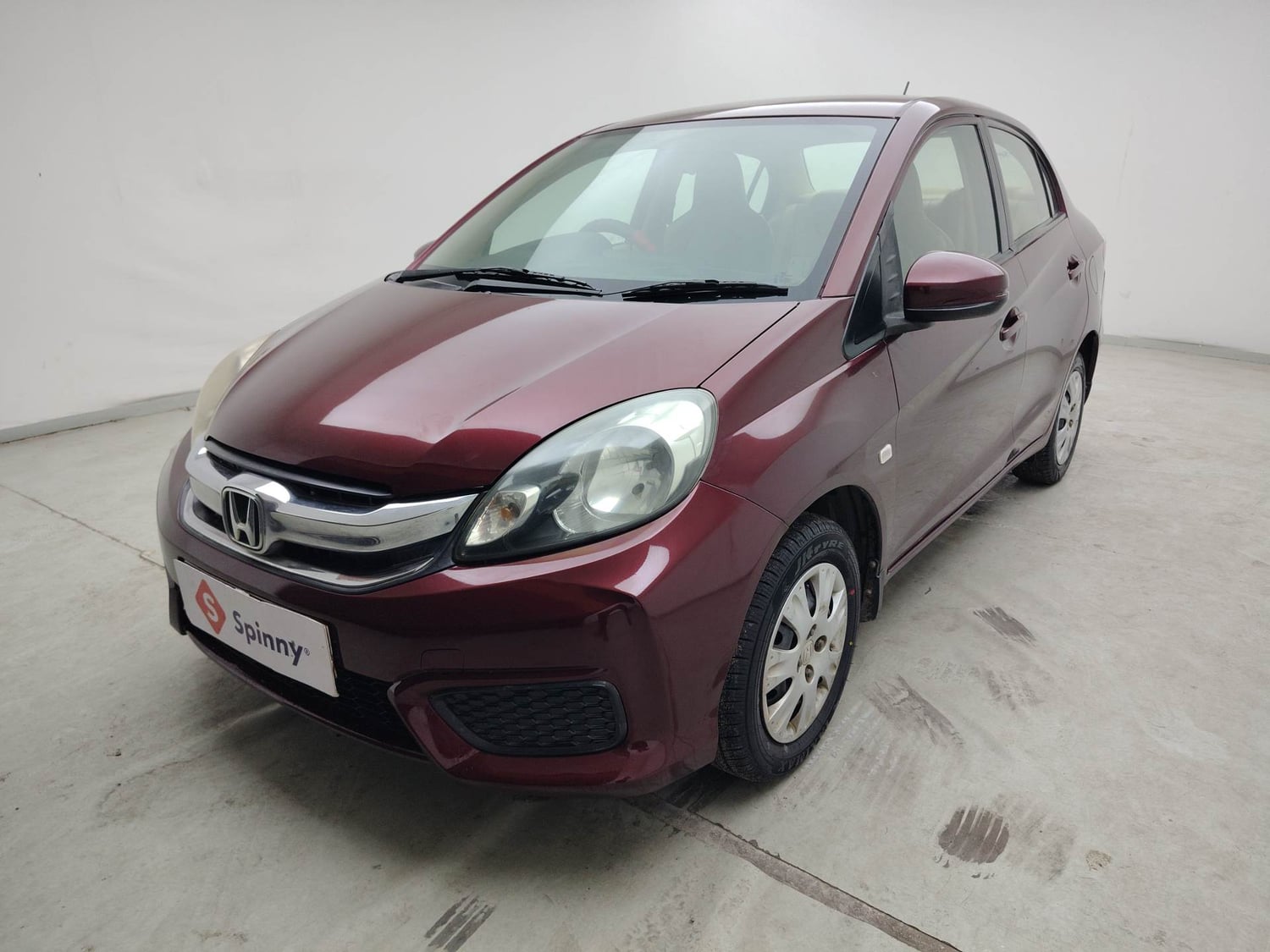 Used 2016 Honda Amaze 1.2 S i-VTEC Petrol Manual exterior LEFT FRONT CORNER VIEW