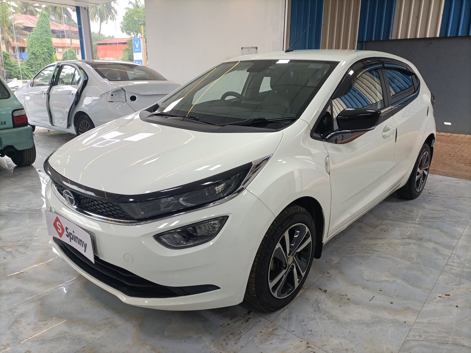 Used 2023 Tata Altroz XZ Petrol Petrol Manual exterior LEFT FRONT CORNER VIEW
