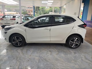 Used 2023 Tata Altroz XZ Petrol Petrol Manual exterior LEFT SIDE VIEW