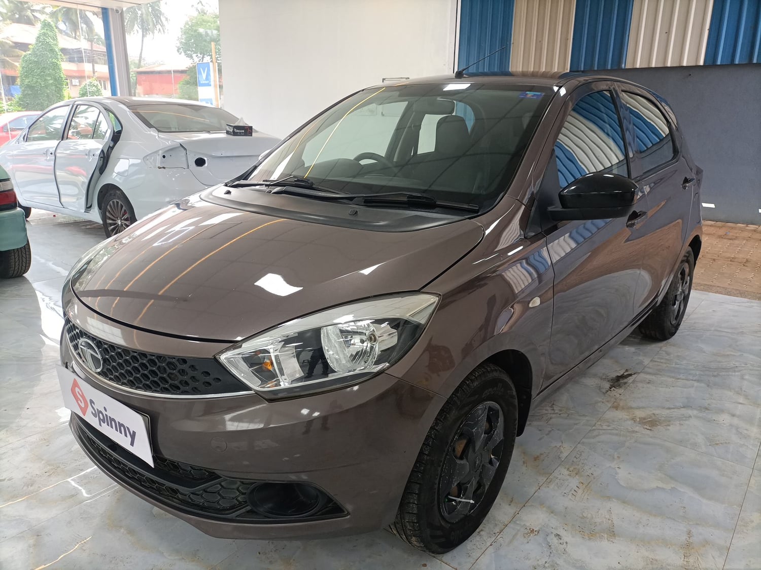 Used 2019 Tata Tiago Revotron XT Petrol Manual exterior LEFT FRONT CORNER VIEW
