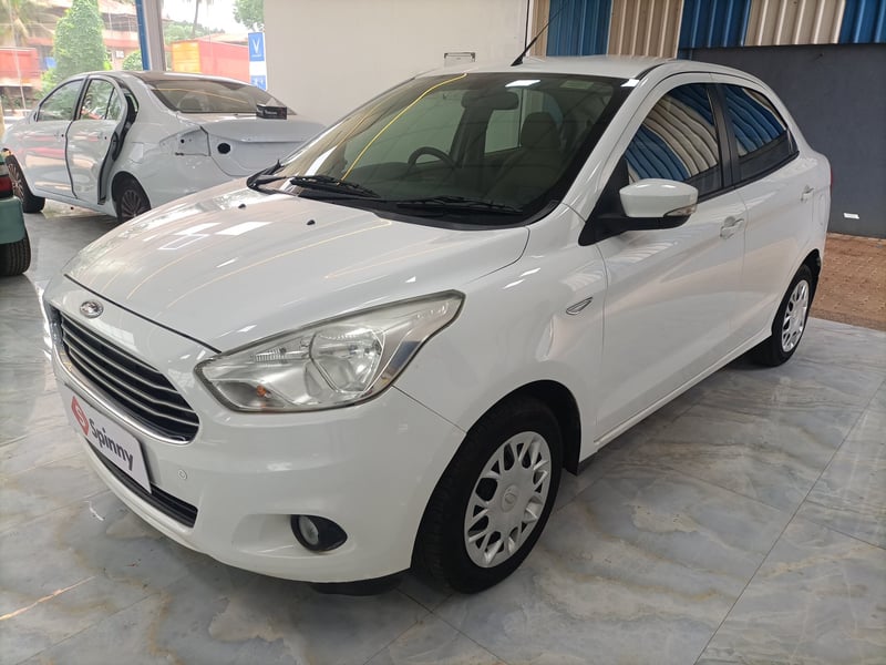 Used 2017 Ford Figo Aspire Trend 1.5 TDCi Diesel Manual exterior LEFT FRONT CORNER VIEW