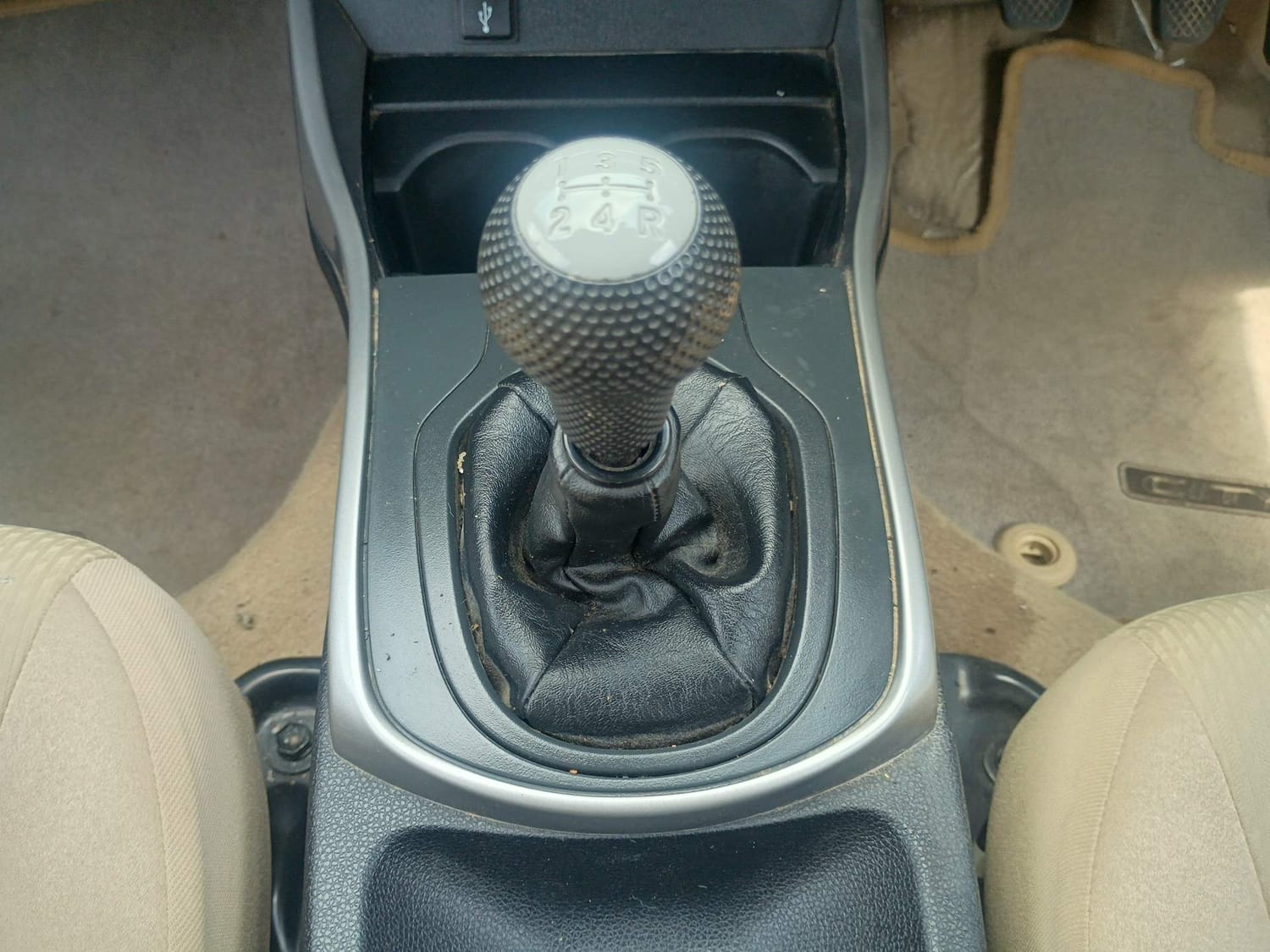 Used 2019 Honda City V Petrol Petrol Manual interior GEAR  KNOB VIEW