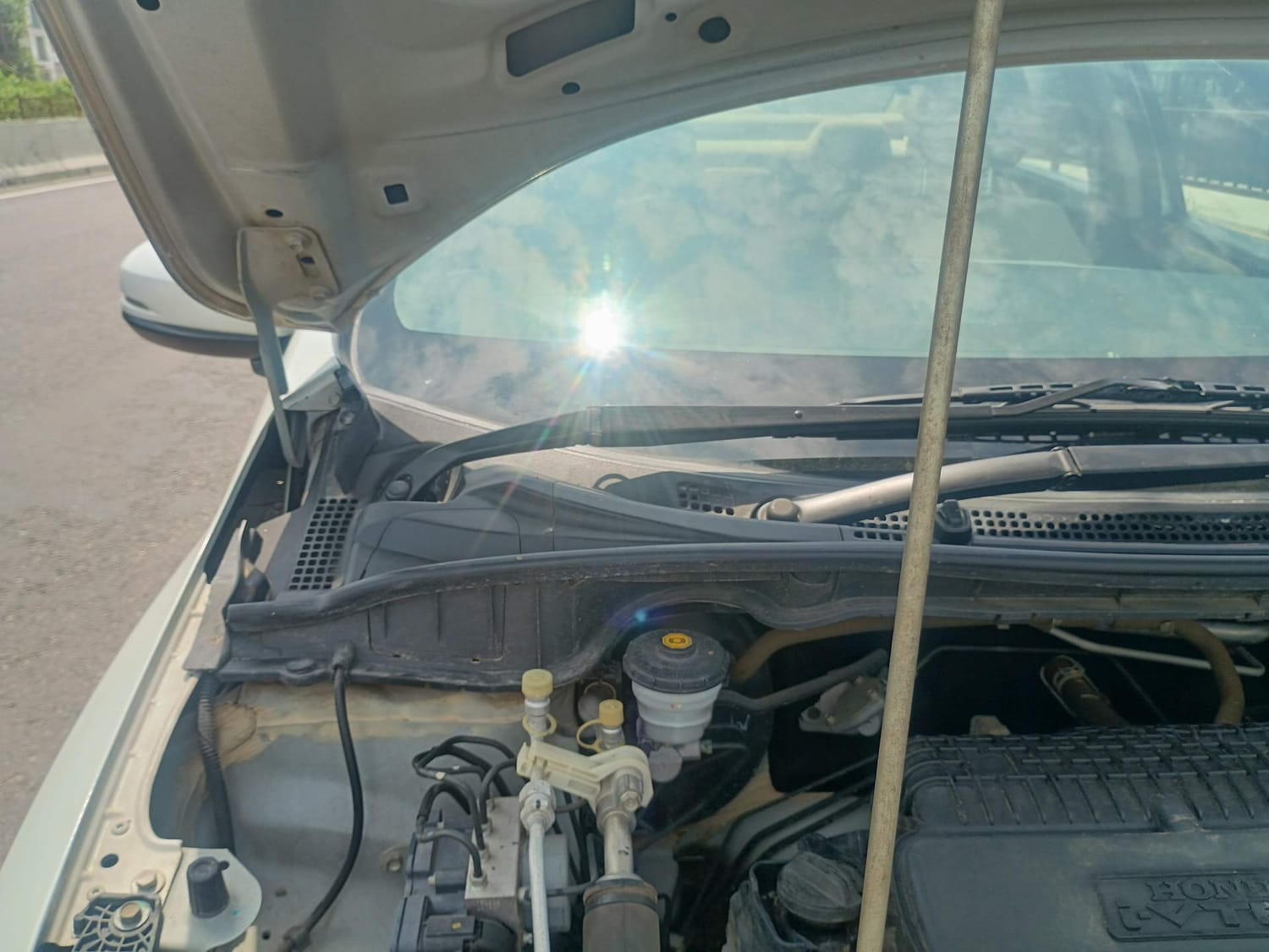 Used 2019 Honda City V Petrol Petrol Manual engine ENGINE RIGHT SIDE HINGE & APRON VIEW