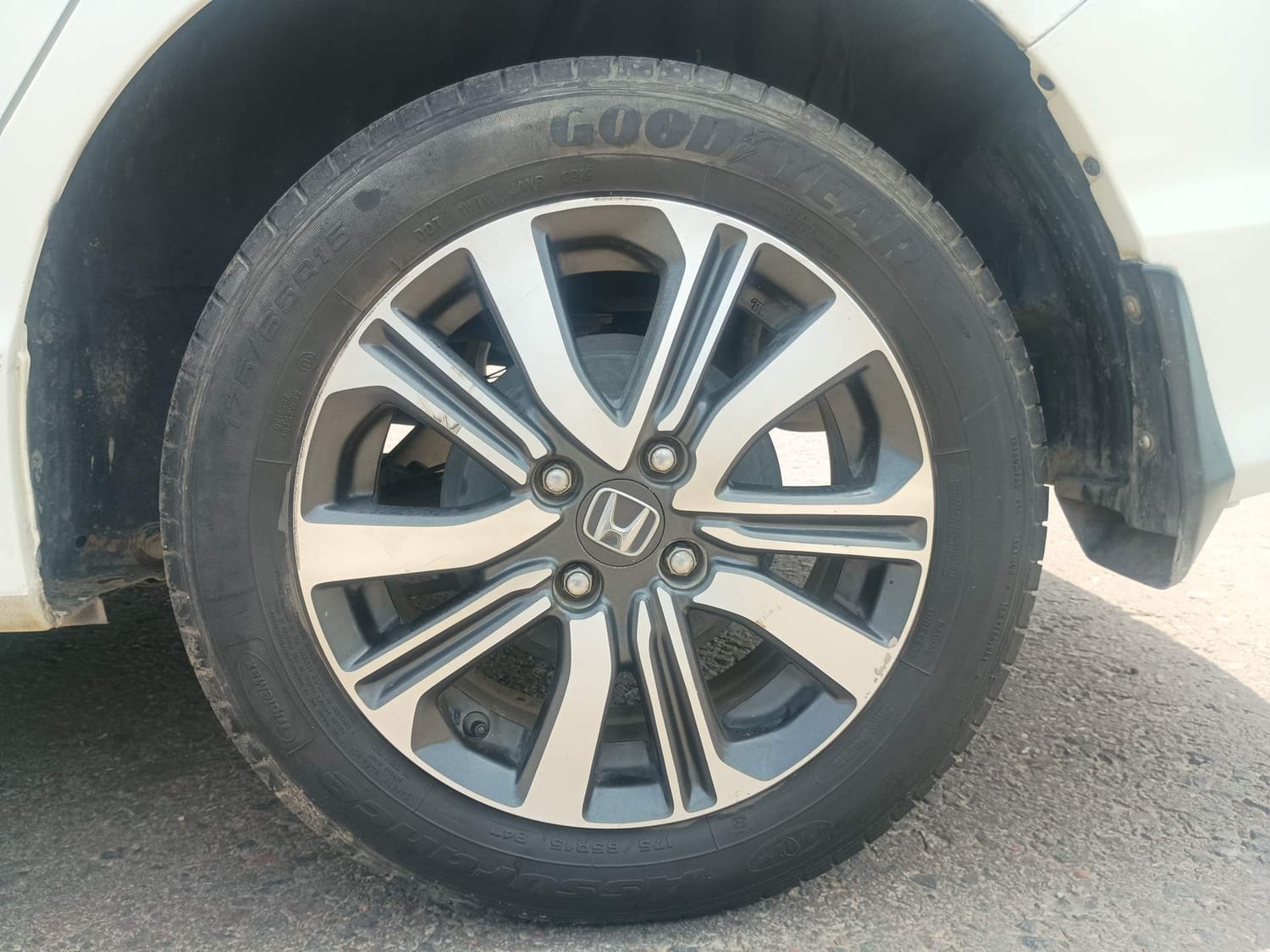 Used 2019 Honda City V Petrol Petrol Manual tyres LEFT REAR TYRE RIM VIEW