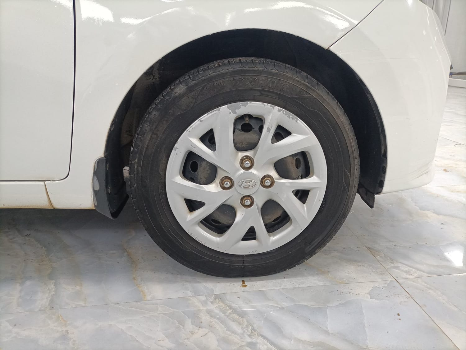 Used 2018 Hyundai Grand i10 Magna 1.2 Kappa VTVT Petrol Manual tyres RIGHT FRONT TYRE RIM VIEW