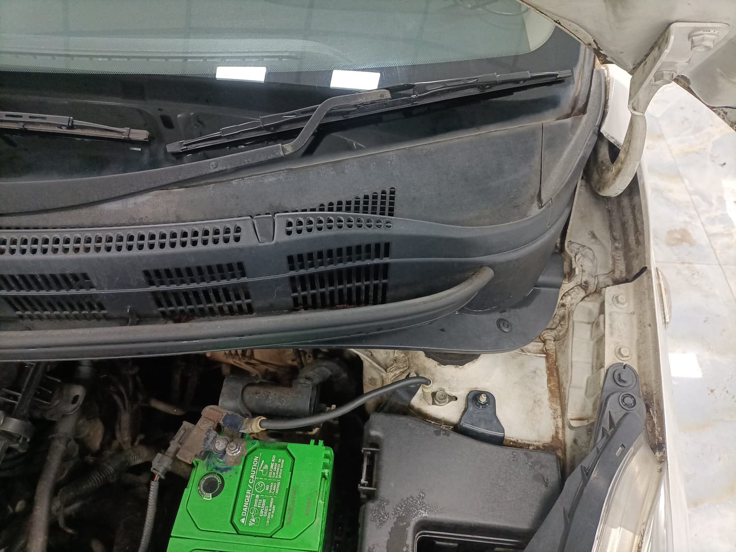 Used 2018 Hyundai Grand i10 Magna 1.2 Kappa VTVT Petrol Manual engine ENGINE LEFT SIDE HINGE & APRON VIEW