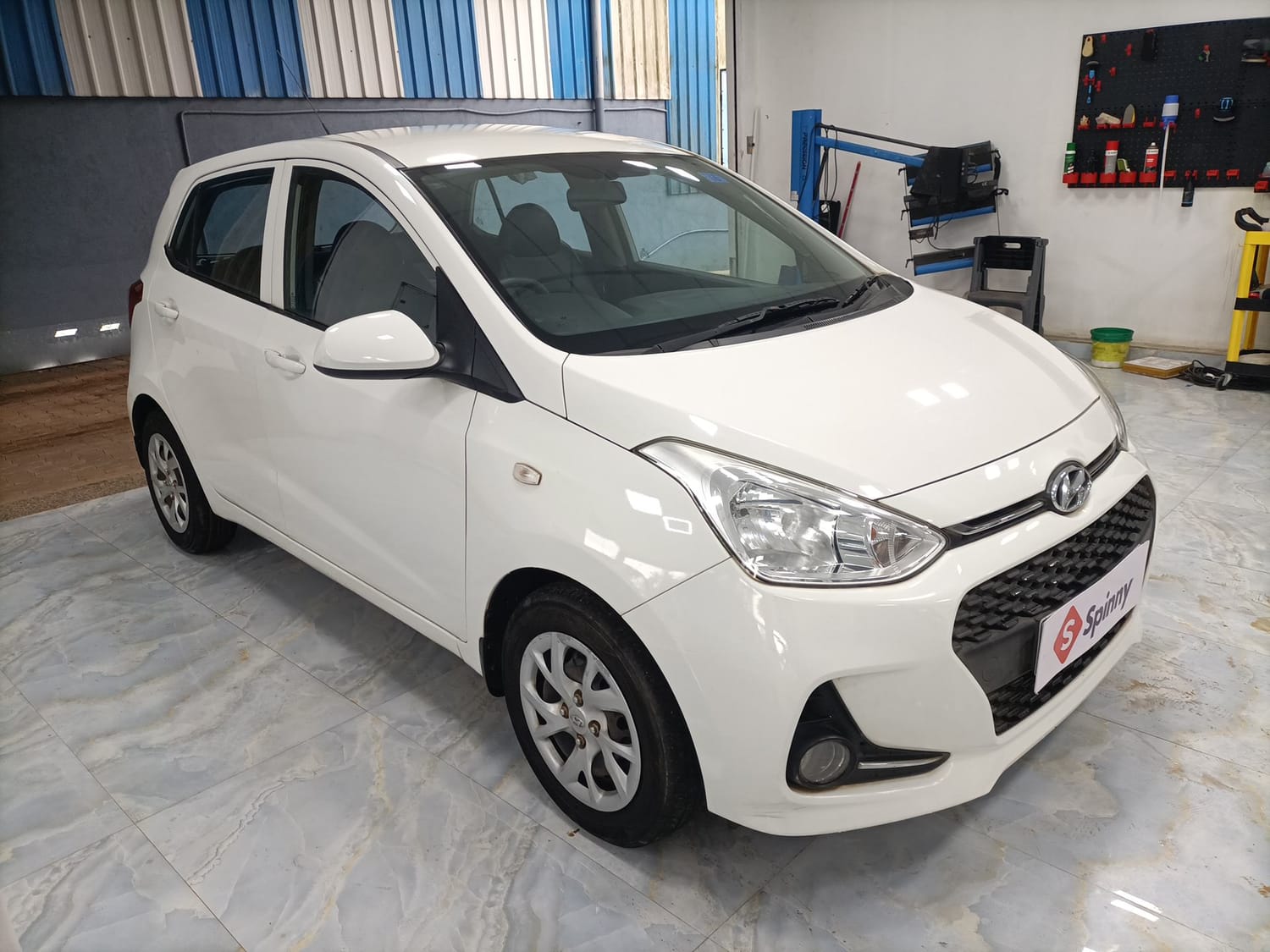 Used 2018 Hyundai Grand i10 Magna 1.2 Kappa VTVT Petrol Manual exterior RIGHT FRONT CORNER VIEW