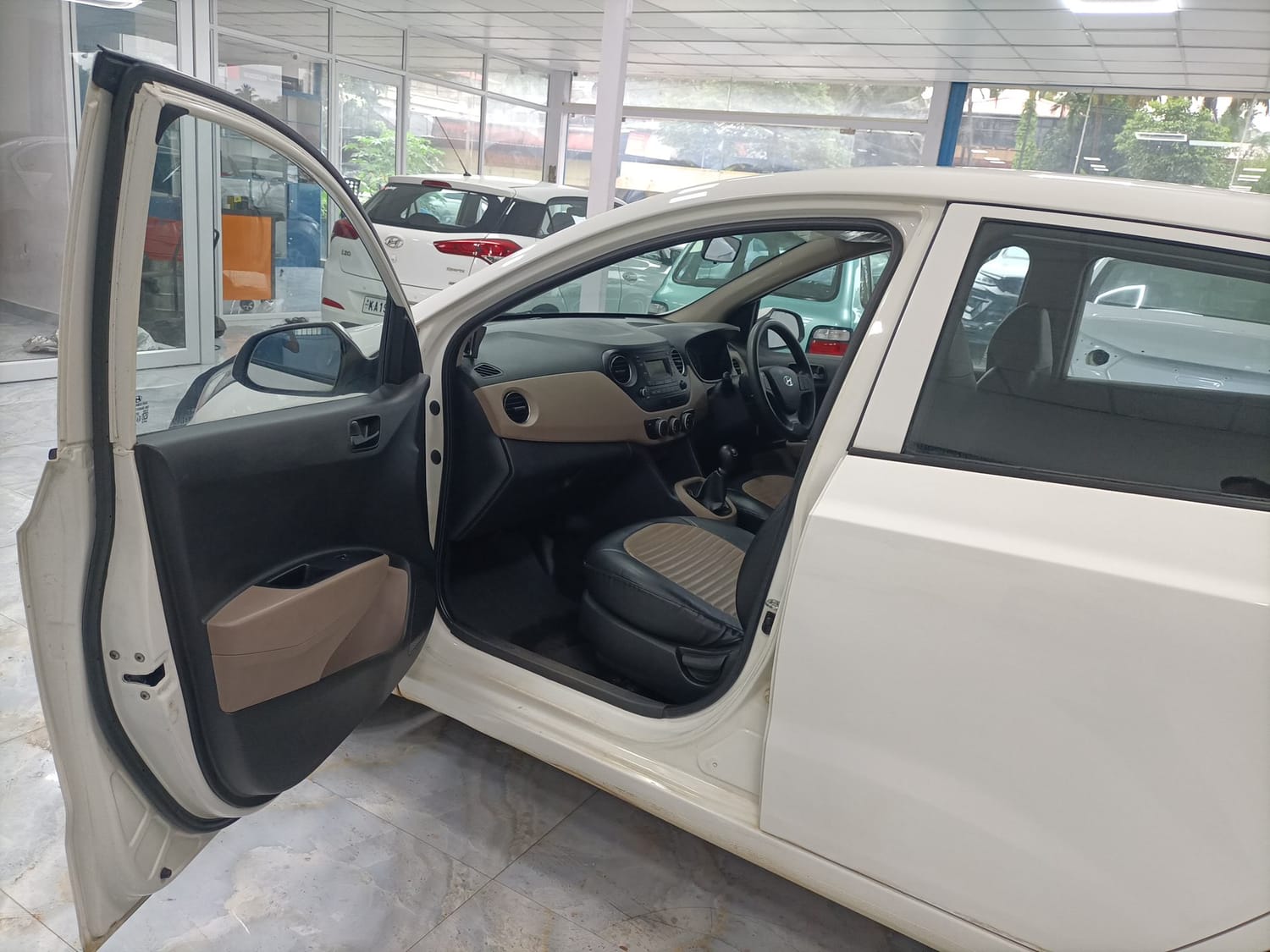 Used 2018 Hyundai Grand i10 Magna 1.2 Kappa VTVT Petrol Manual interior LEFT FRONT DOOR OPEN VIEW