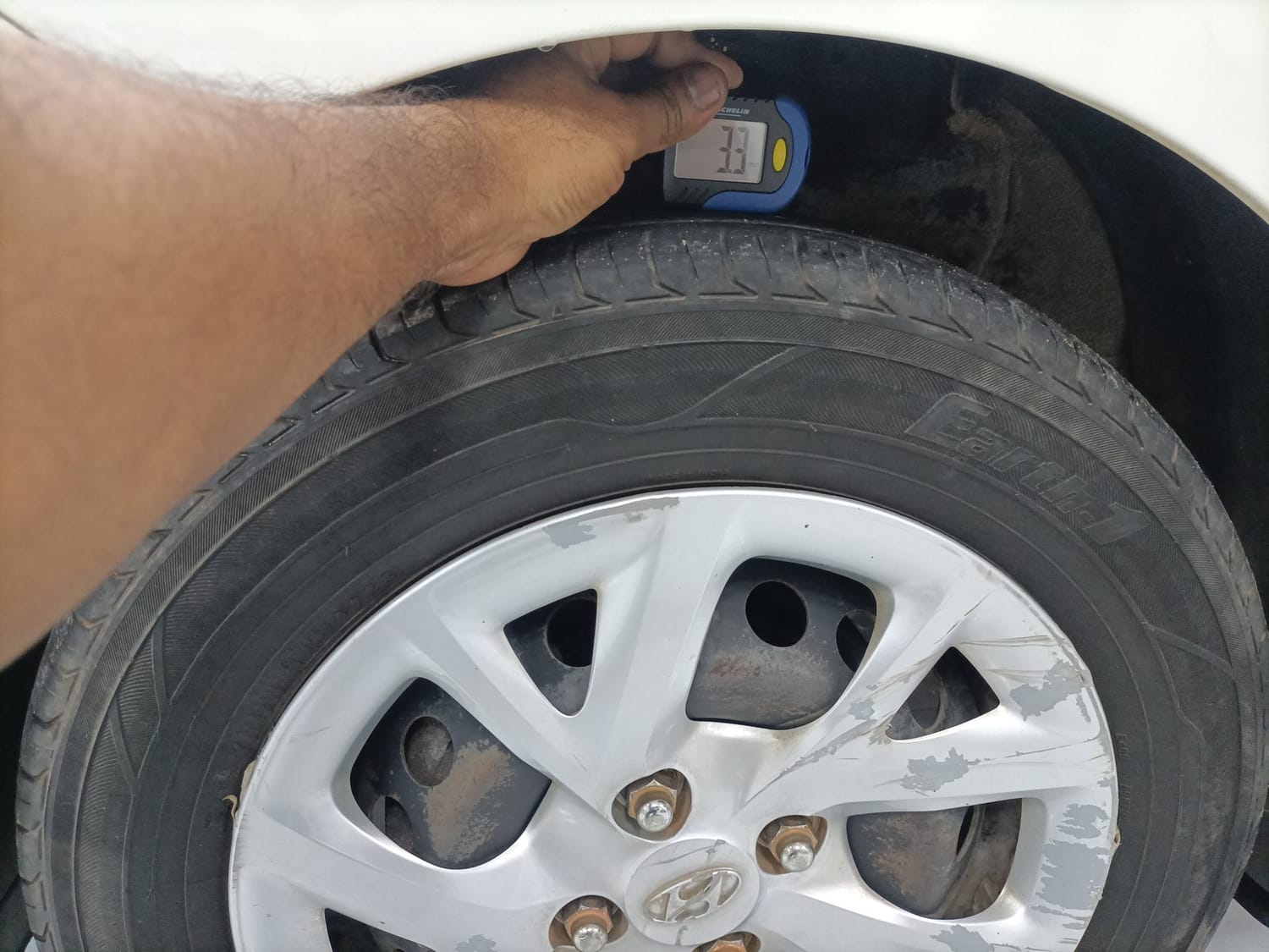 Used 2018 Hyundai Grand i10 Magna 1.2 Kappa VTVT Petrol Manual tyres LEFT FRONT TYRE TREAD VIEW