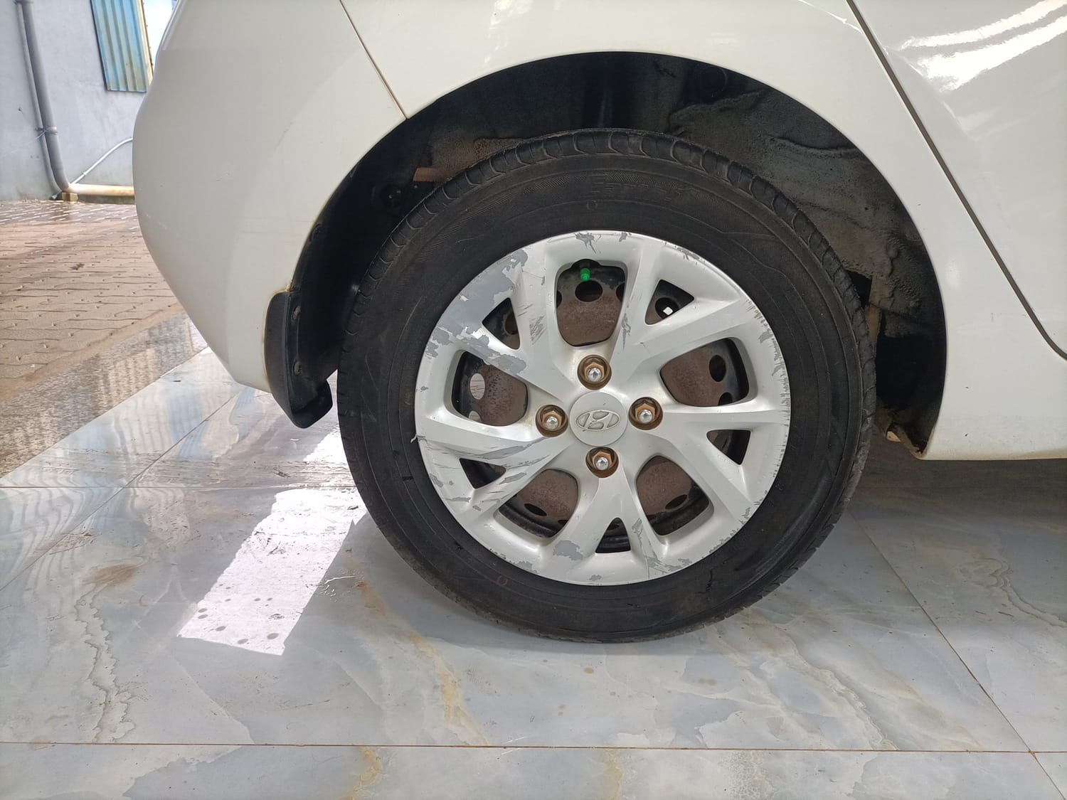 Used 2018 Hyundai Grand i10 Magna 1.2 Kappa VTVT Petrol Manual tyres RIGHT REAR TYRE RIM VIEW