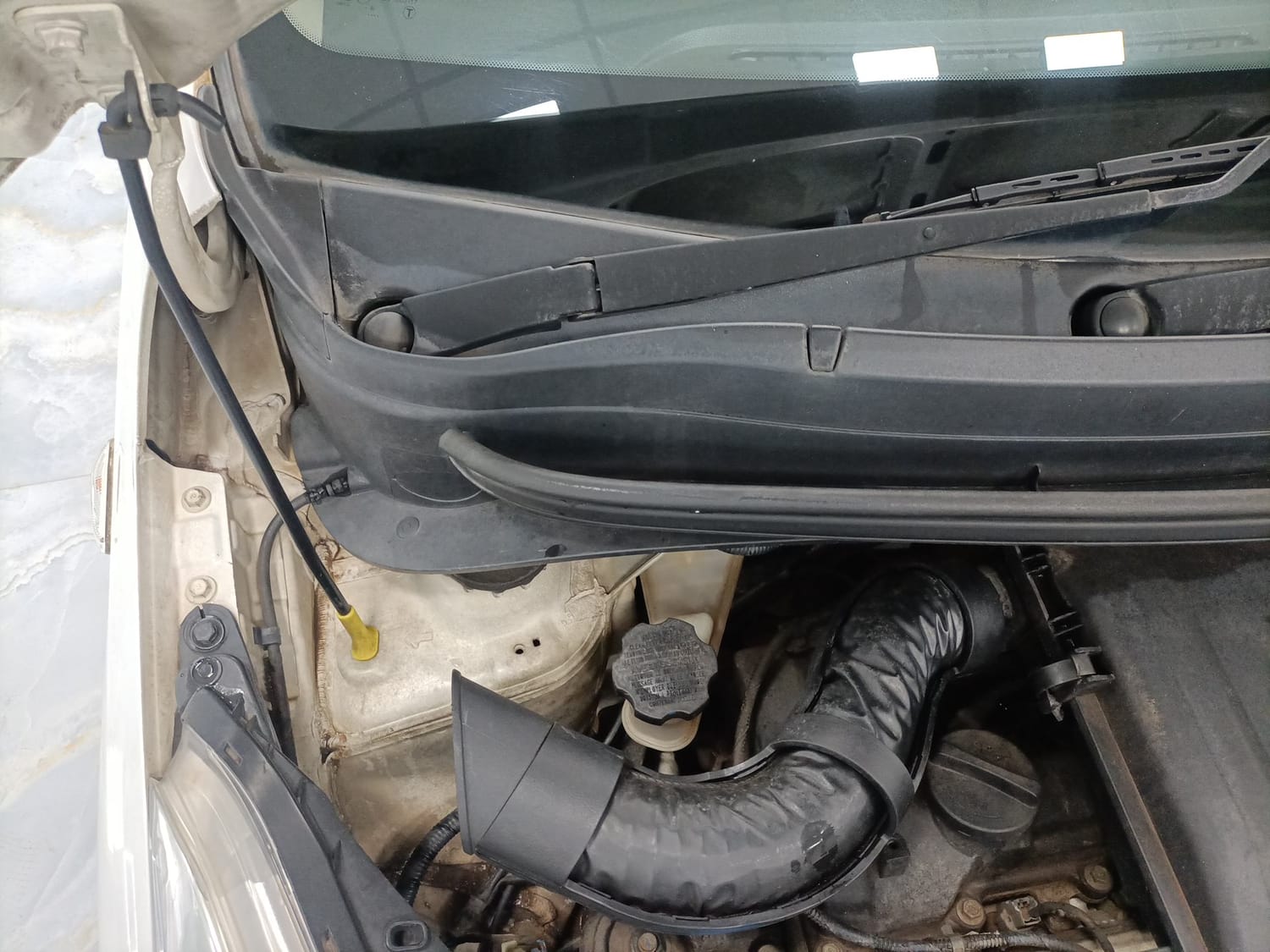 Used 2018 Hyundai Grand i10 Magna 1.2 Kappa VTVT Petrol Manual engine ENGINE RIGHT SIDE HINGE & APRON VIEW