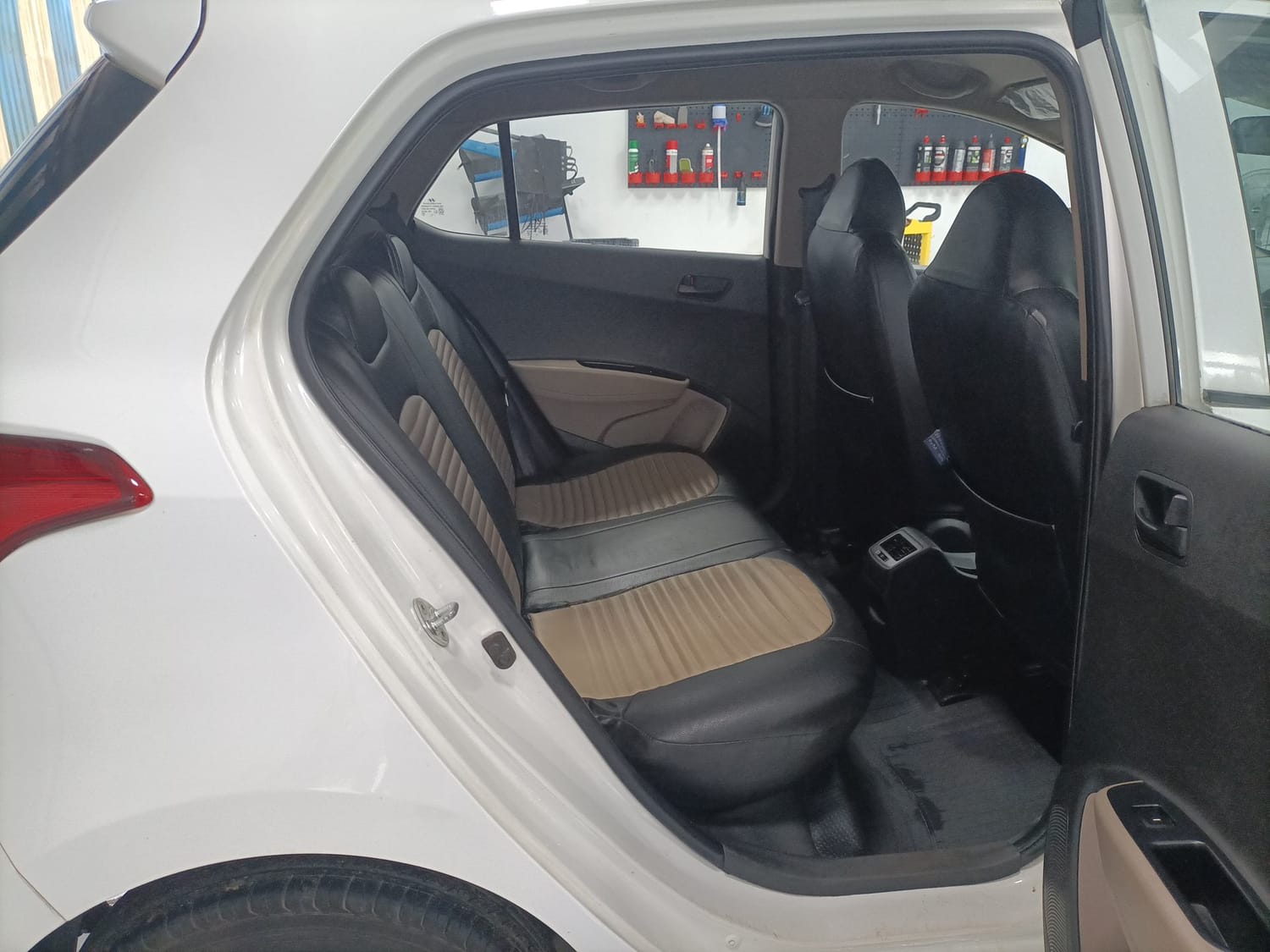 Used 2018 Hyundai Grand i10 Magna 1.2 Kappa VTVT Petrol Manual interior RIGHT SIDE REAR DOOR CABIN VIEW