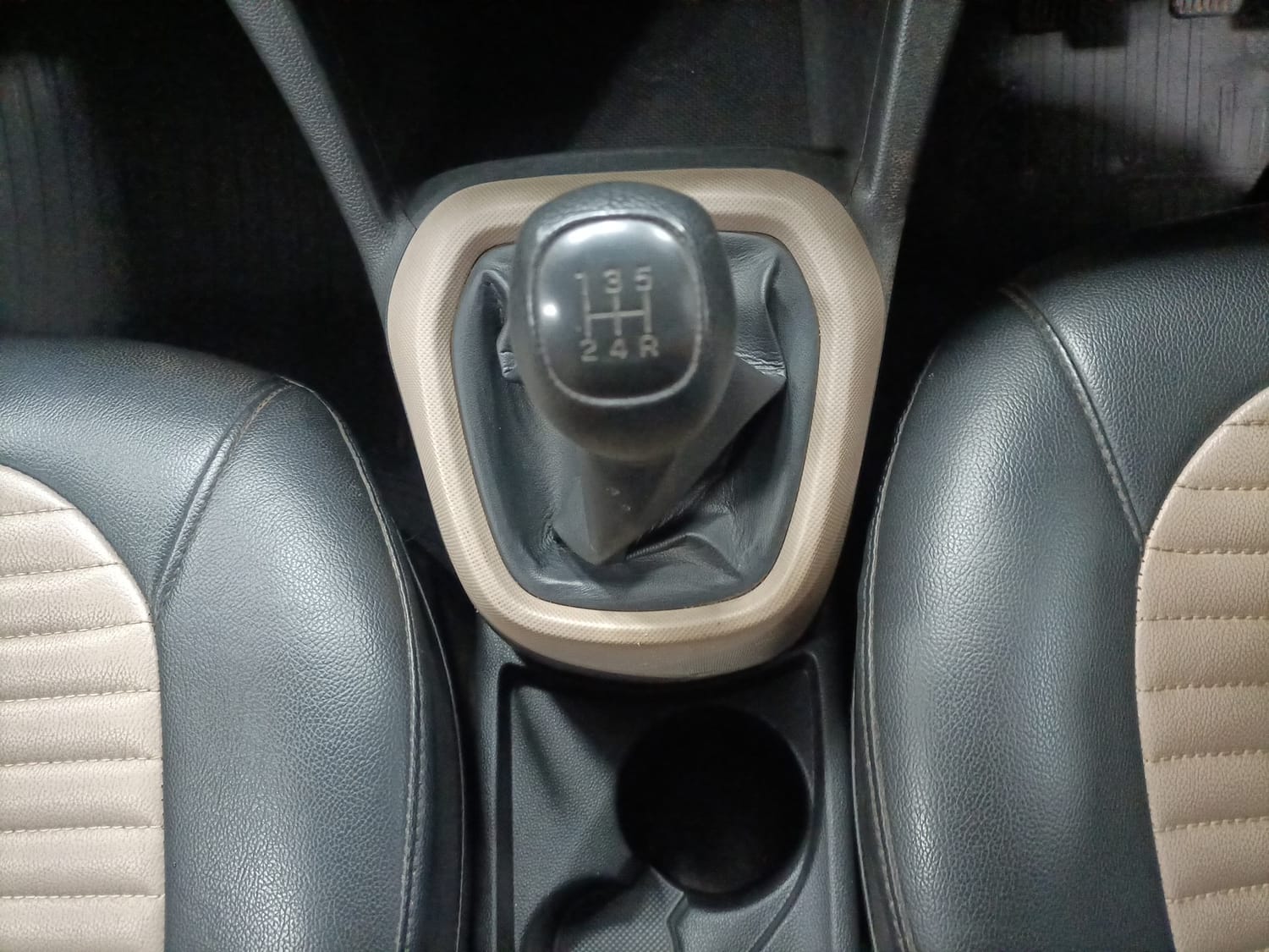 Used 2018 Hyundai Grand i10 Magna 1.2 Kappa VTVT Petrol Manual interior GEAR  KNOB VIEW