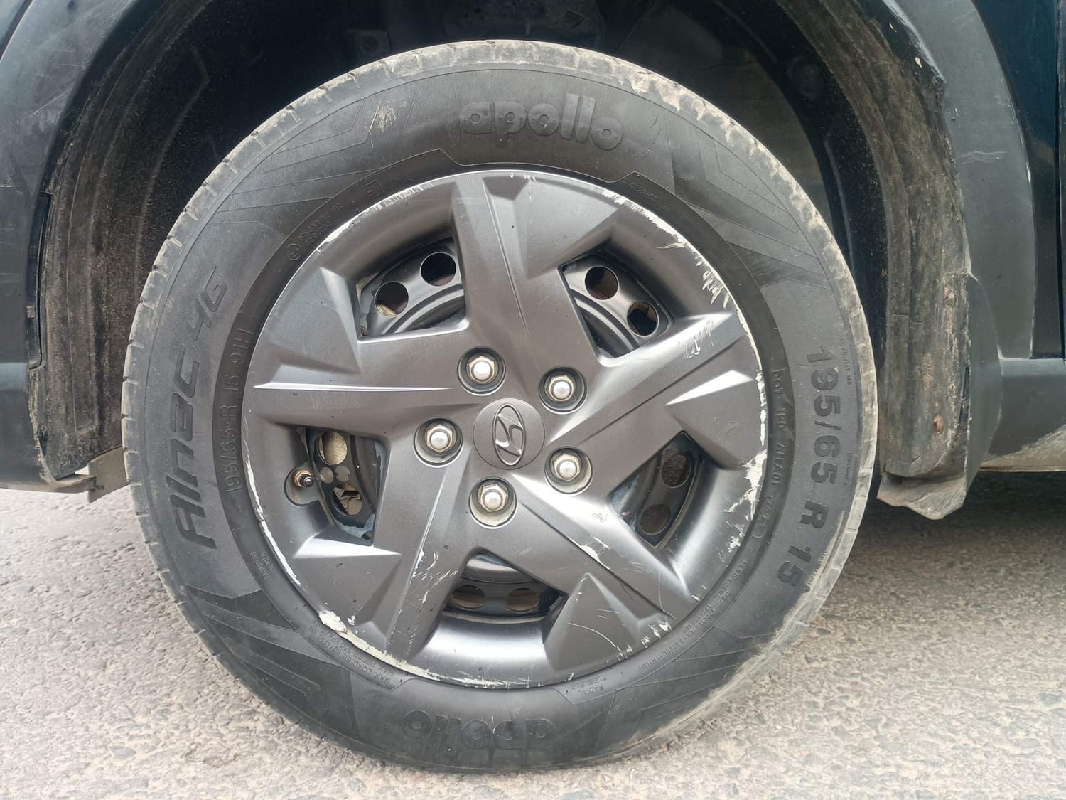 Used 2023 Hyundai Venue SX 1.2 Petrol Petrol Manual tyres LEFT FRONT TYRE RIM VIEW