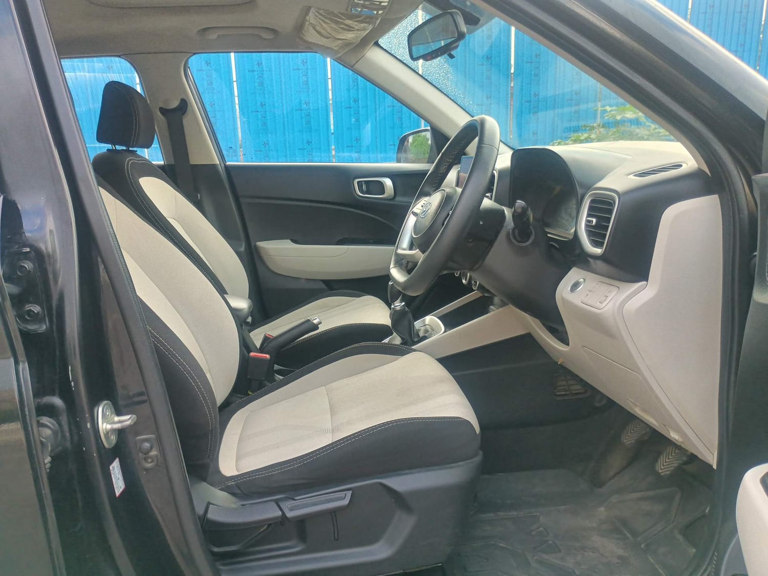 Used 2023 Hyundai Venue SX 1.2 Petrol Petrol Manual interior RIGHT SIDE FRONT DOOR CABIN VIEW