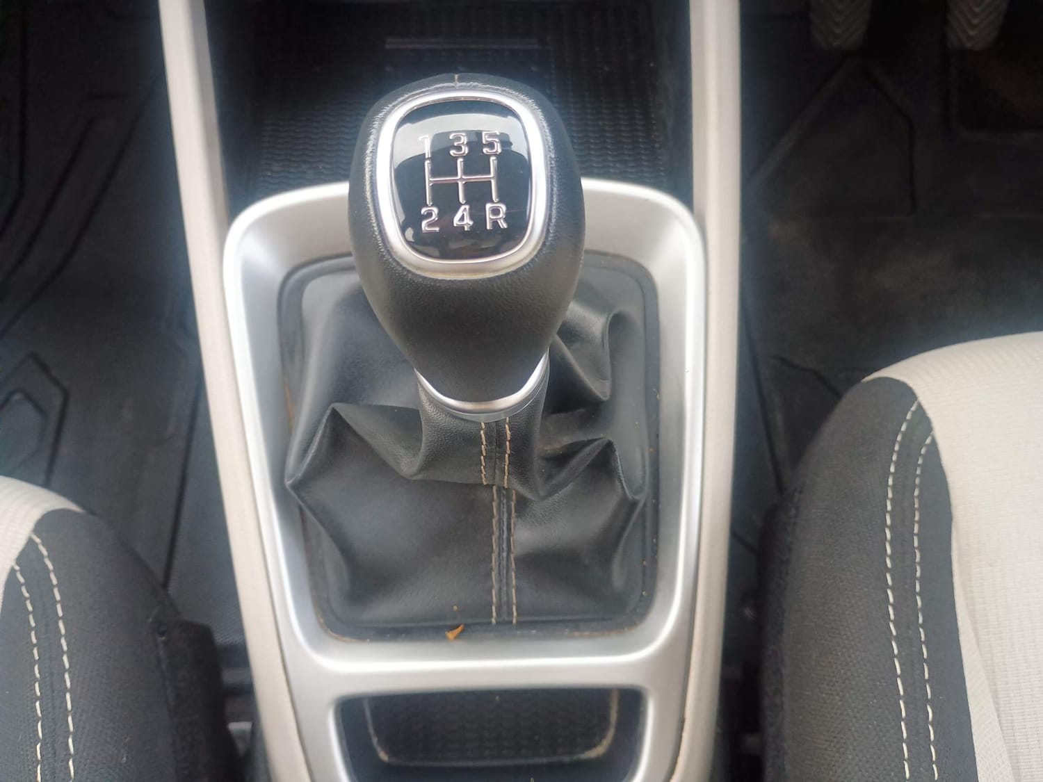 Used 2023 Hyundai Venue SX 1.2 Petrol Petrol Manual interior GEAR  KNOB VIEW
