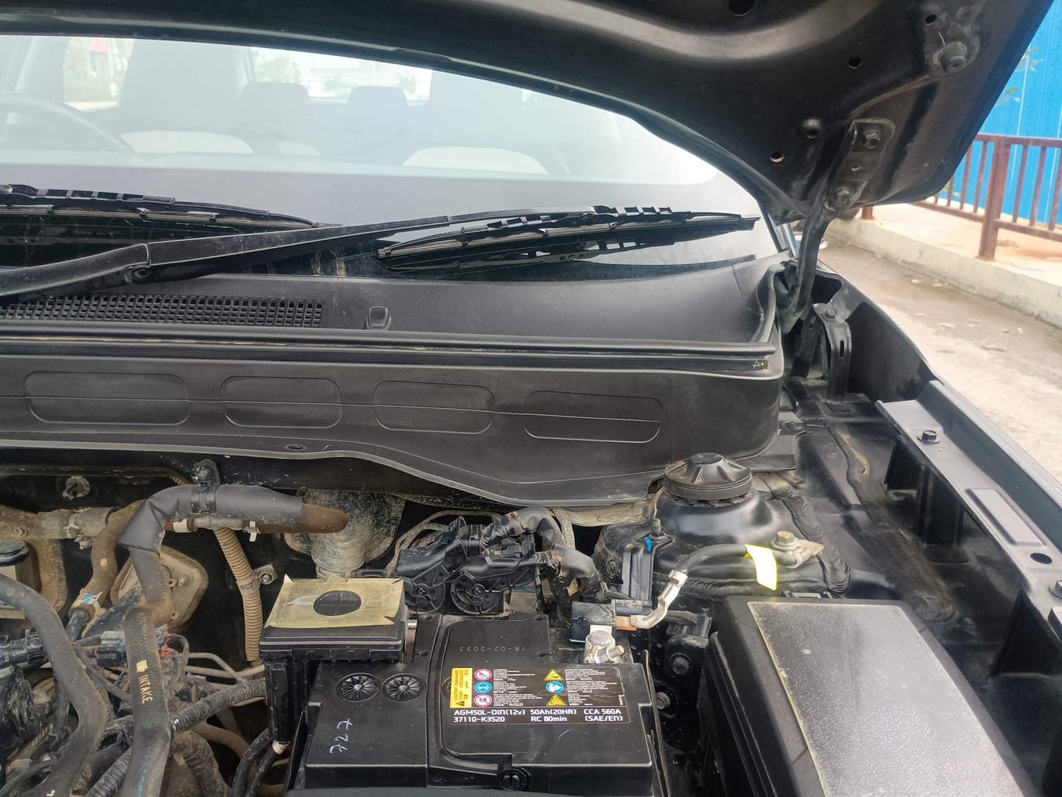 Used 2023 Hyundai Venue SX 1.2 Petrol Petrol Manual engine ENGINE LEFT SIDE HINGE & APRON VIEW