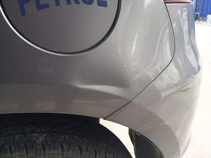 Used 2015 Maruti Suzuki Swift VXi Petrol Manual dents MINOR DENT